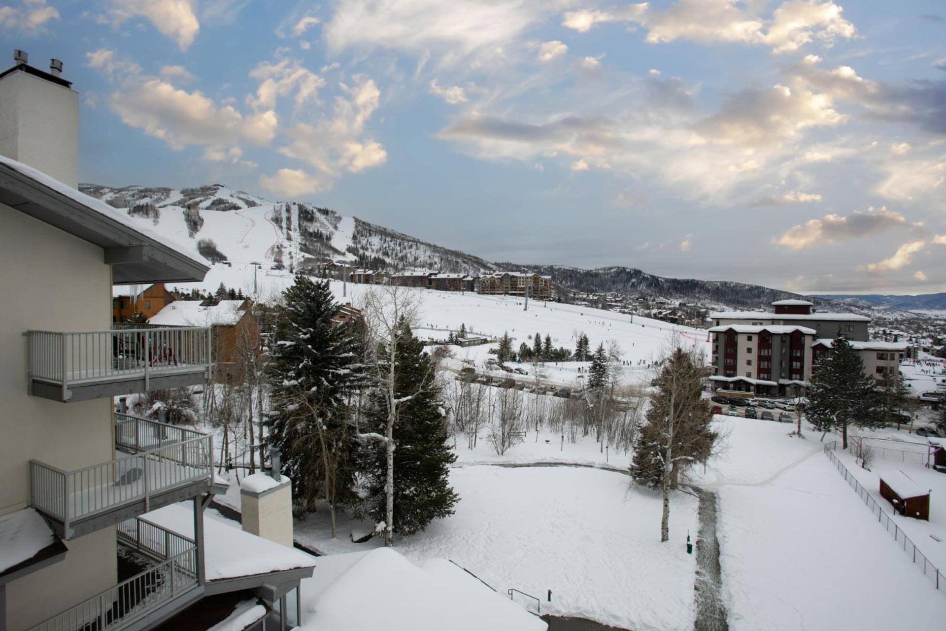 2 Outdoor Hot Tubs, Great Views, Two Bedrooms Loft * Steamboat Springs