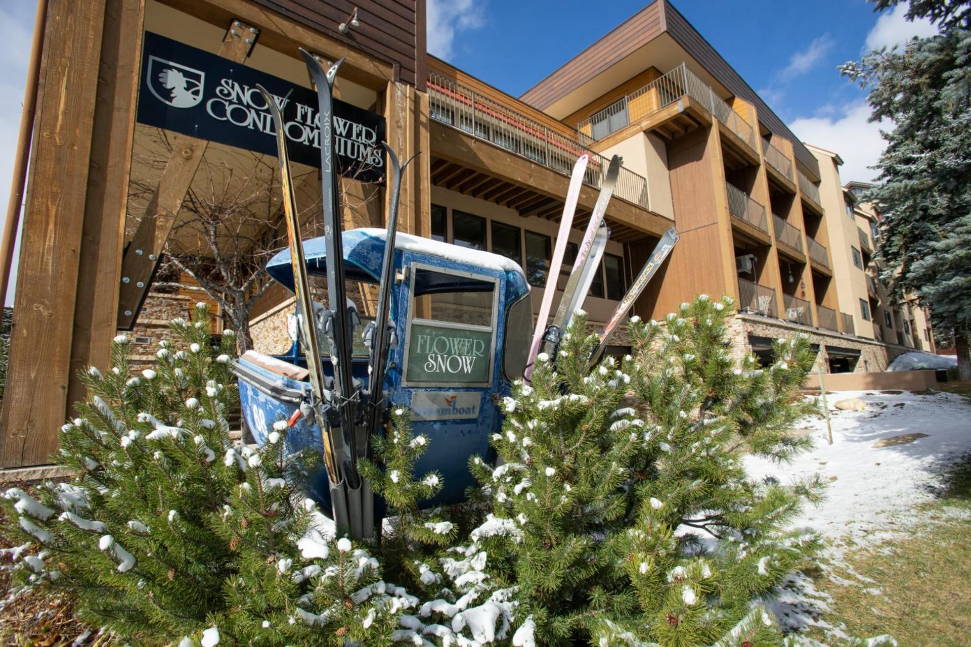 Snow Flower 204 -reduced Rates- Pool, Hot Tub, Balcony With Views, Steps To Gondolas, Restaurants *