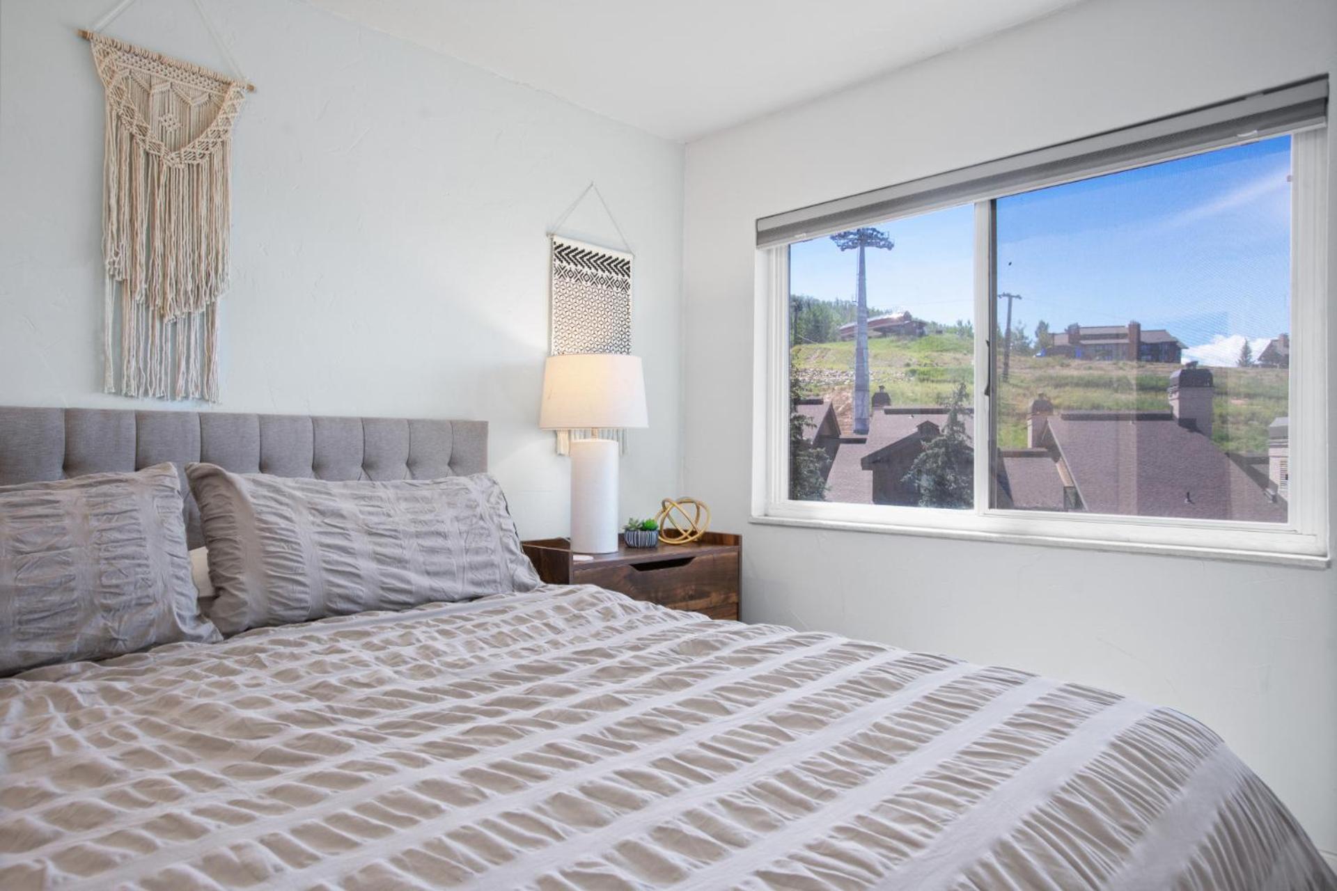 In, Out, Slope Views, California King, Recently Renovated *
