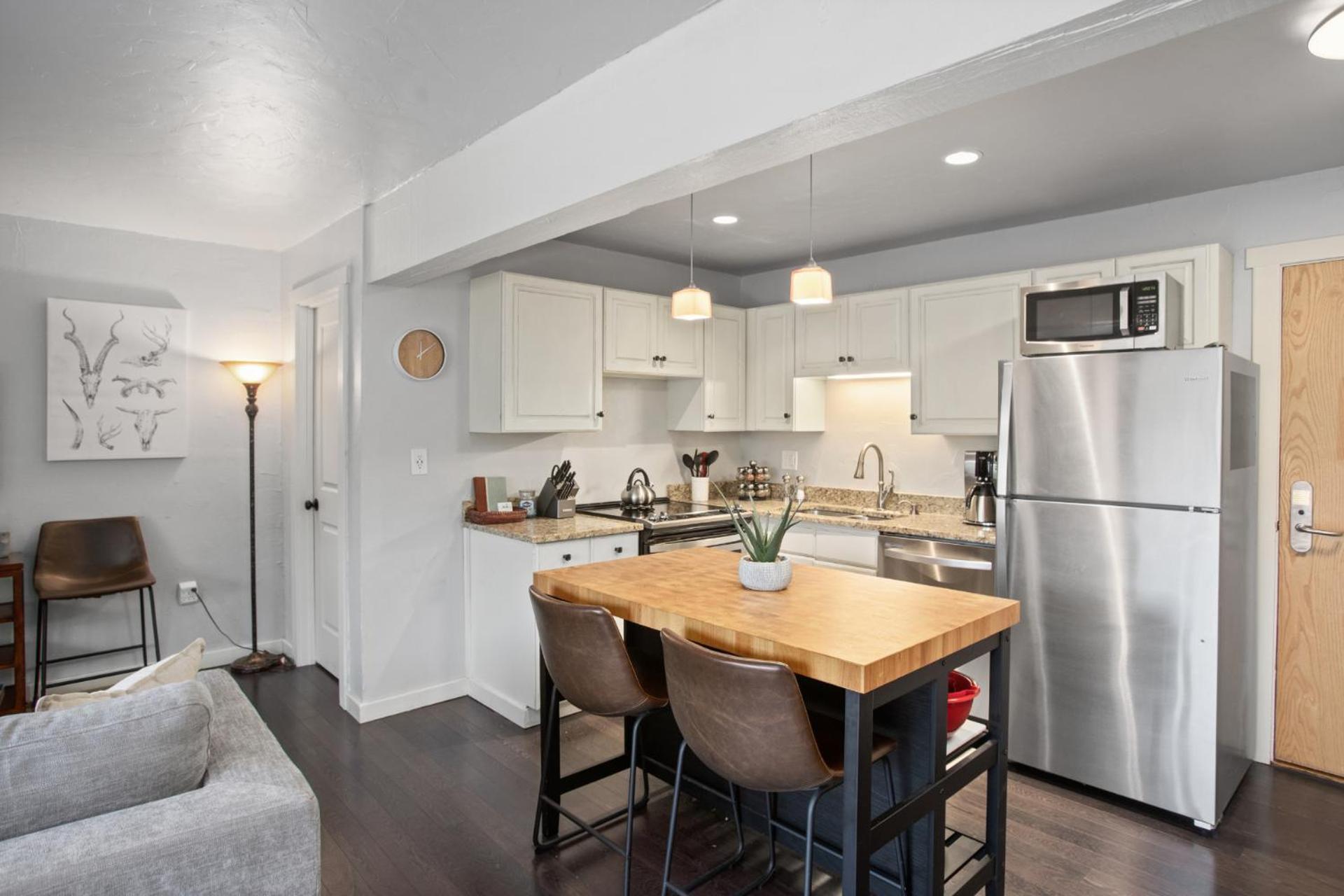 Holiday home In, Out, Slope Views, California King, Recently Renovated *