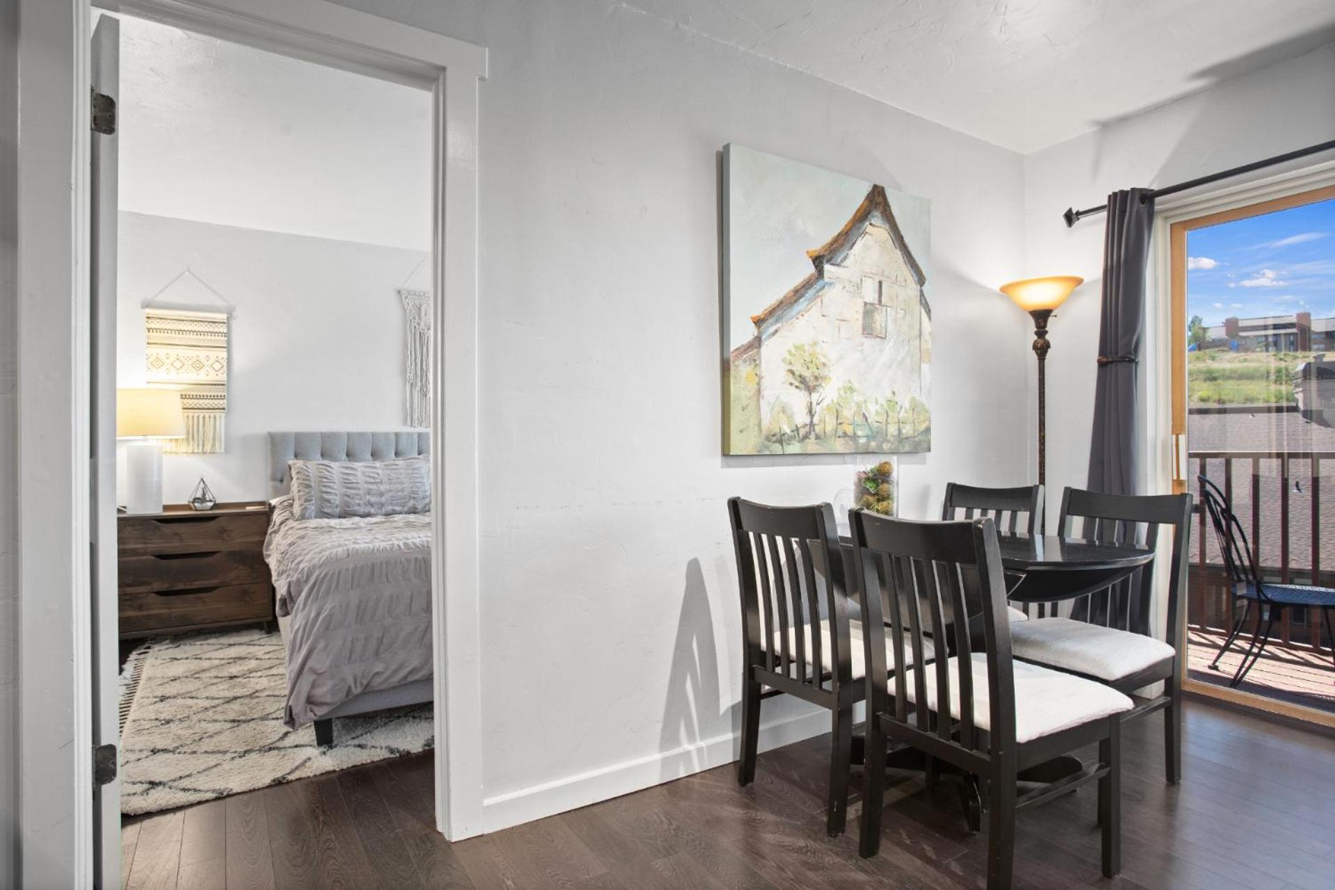 In, Out, Slope Views, California King, Recently Renovated Holiday home *