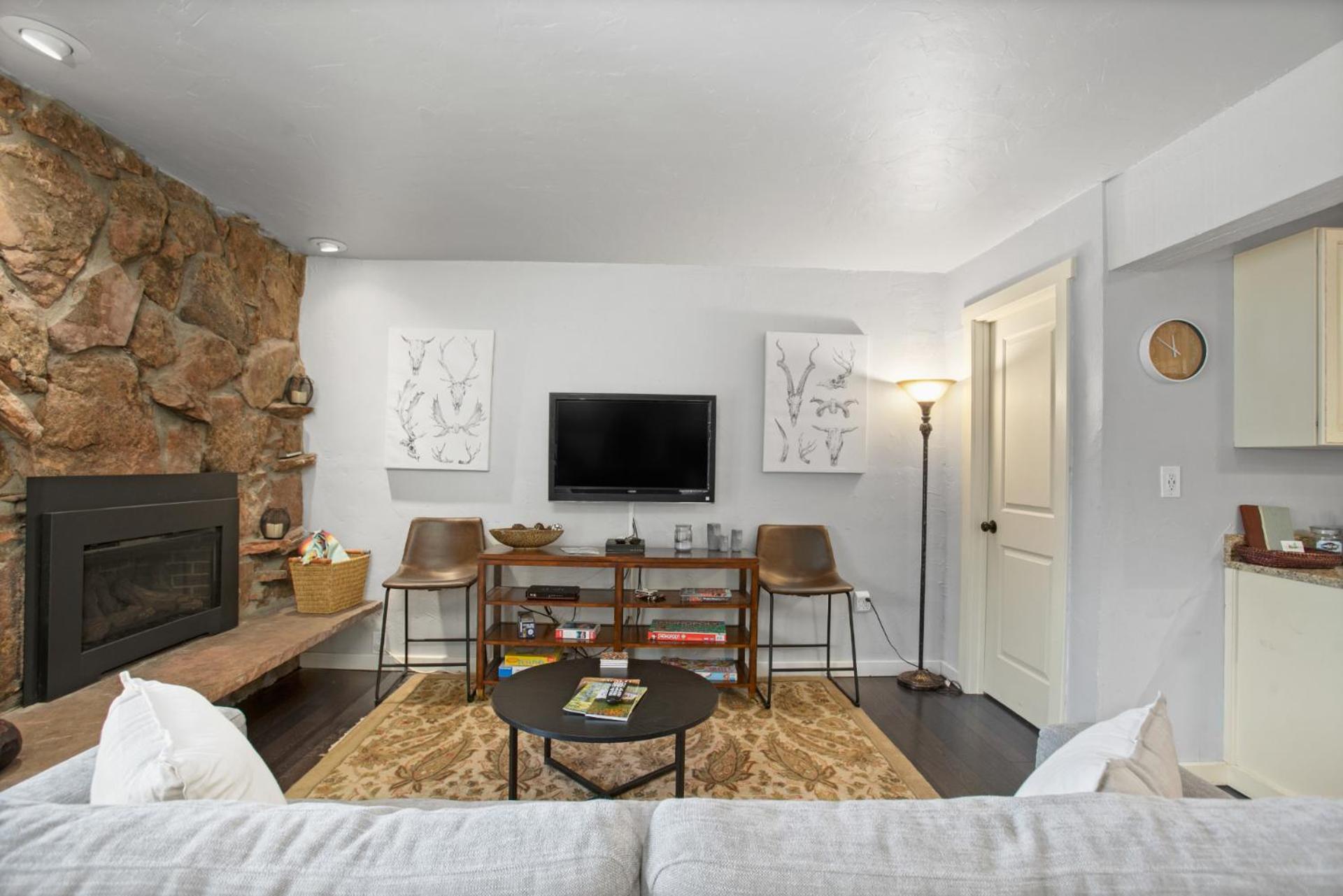 In, Out, Slope Views, California King, Recently Renovated *