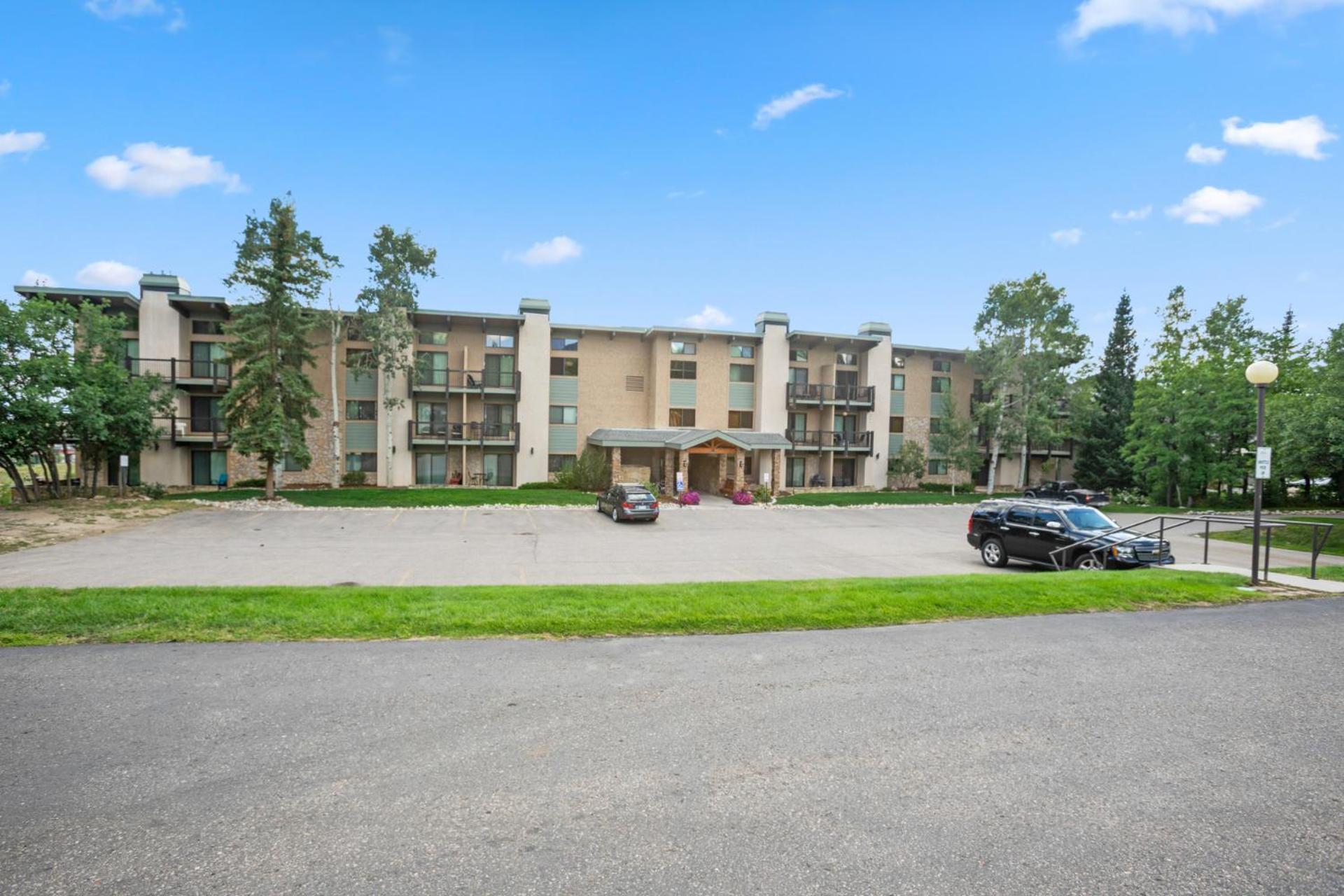 Storm Meadows Club A-219, Corner Unit, Amazing Panoramic Views, In Out, Club Amenities Steamboat Springs