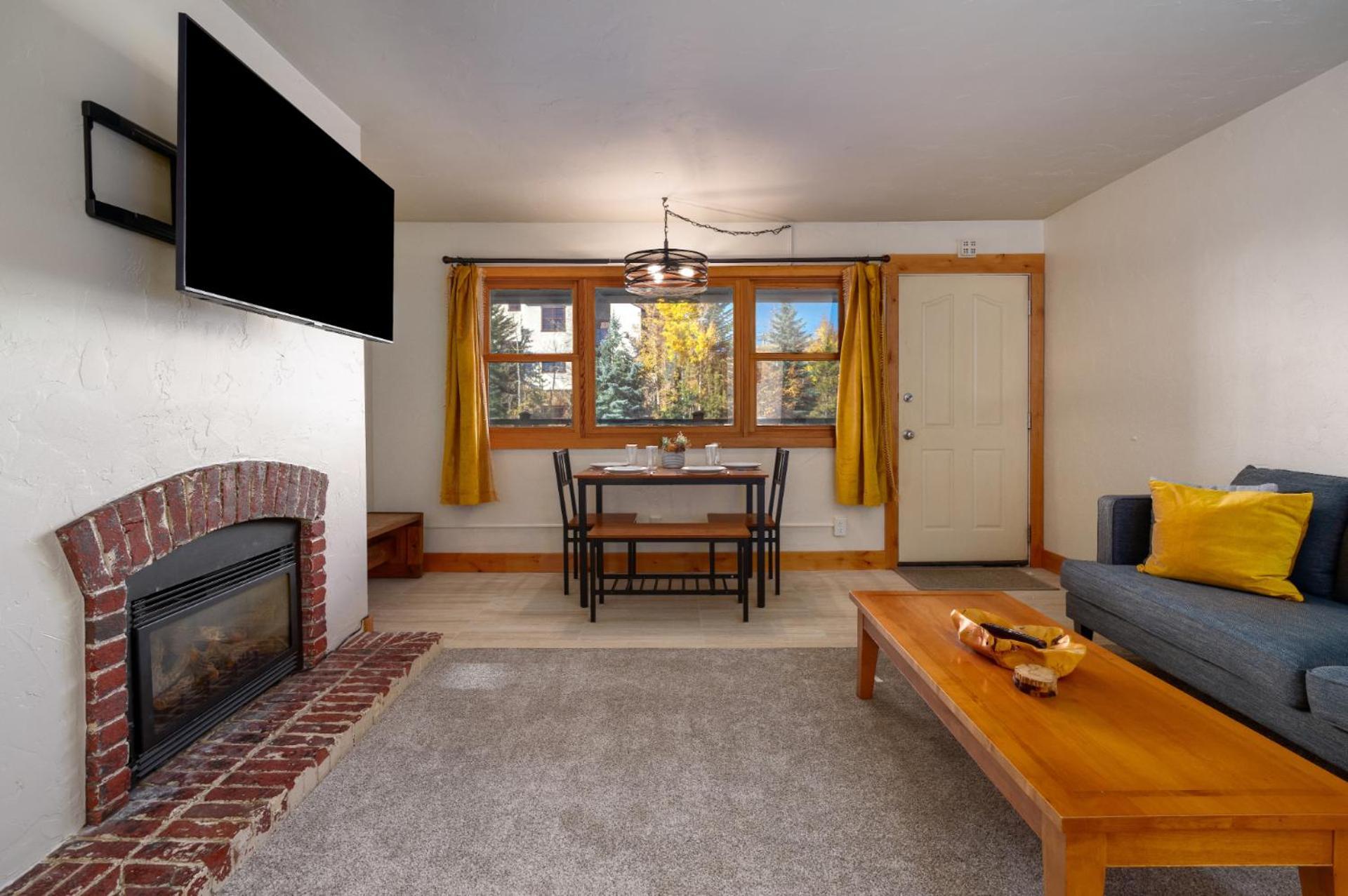 In Out, Hot Tub, Gas Grill In Picnic Area Holiday home *