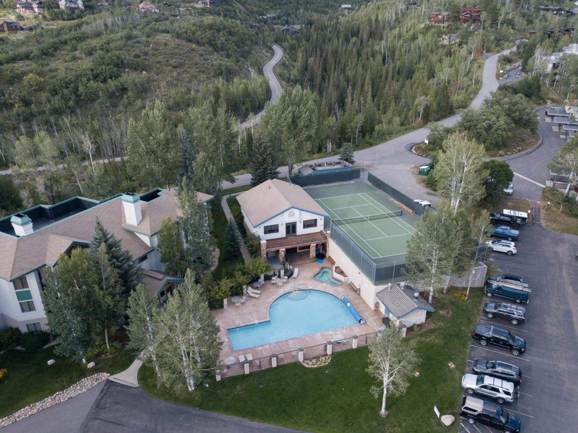 Pool, Hot Tub, In Out Studio, King Bed Holiday home