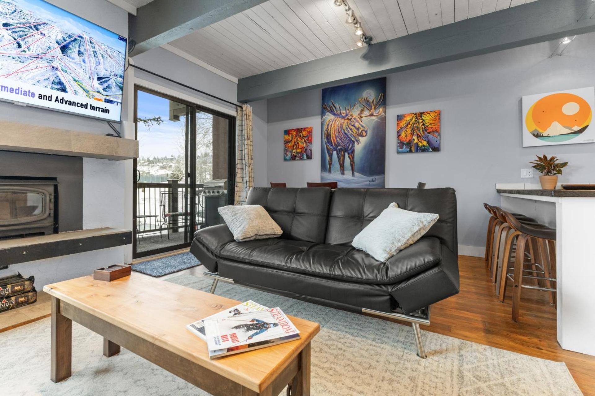 Pool, Hot Tub, In Out Studio, King Bed Holiday home