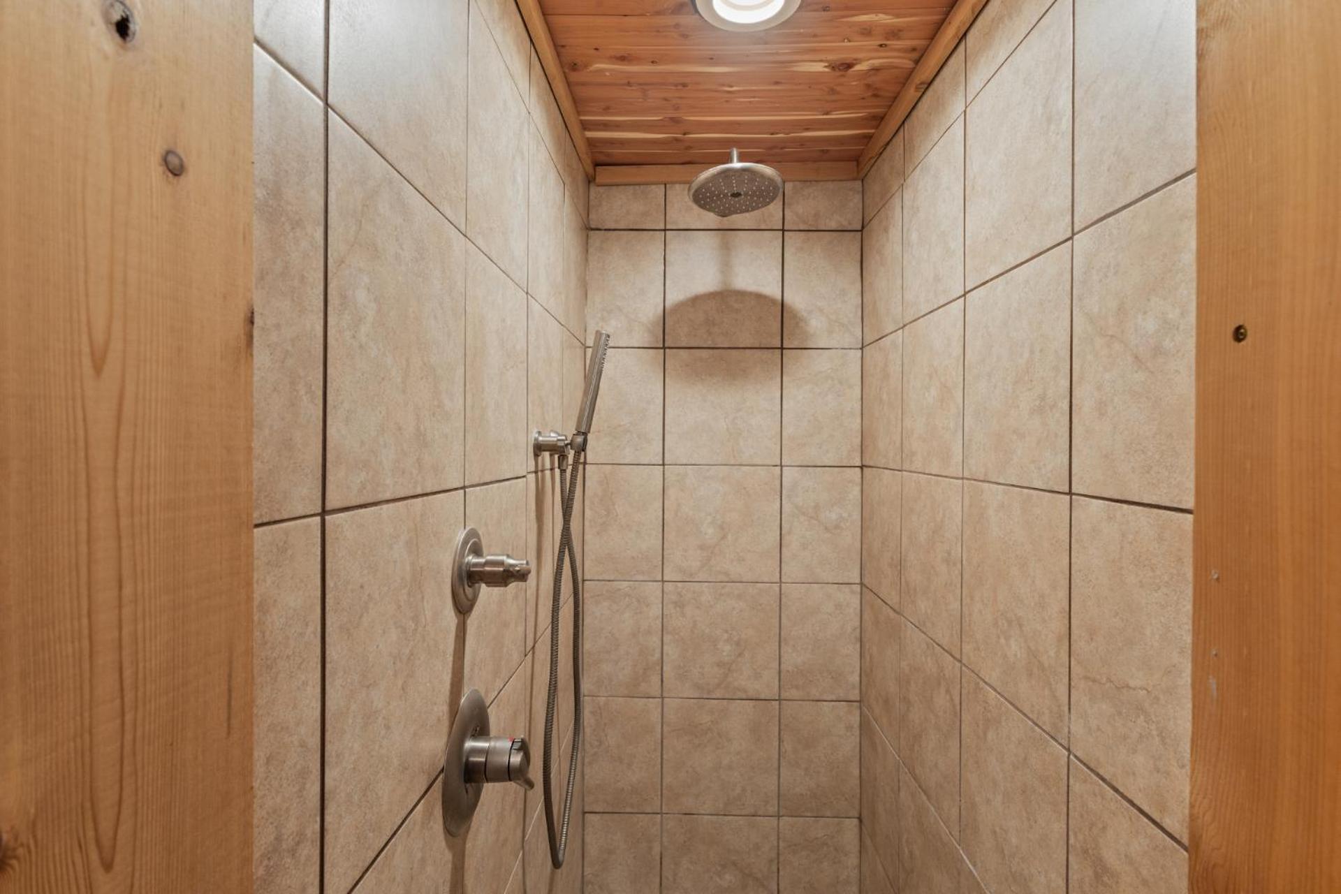 Holiday home Pool, Hot Tub, In Out Studio, King Bed *