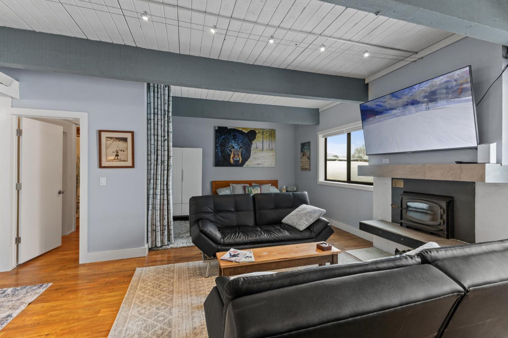 Holiday home Pool, Hot Tub, In Out Studio, King Bed *