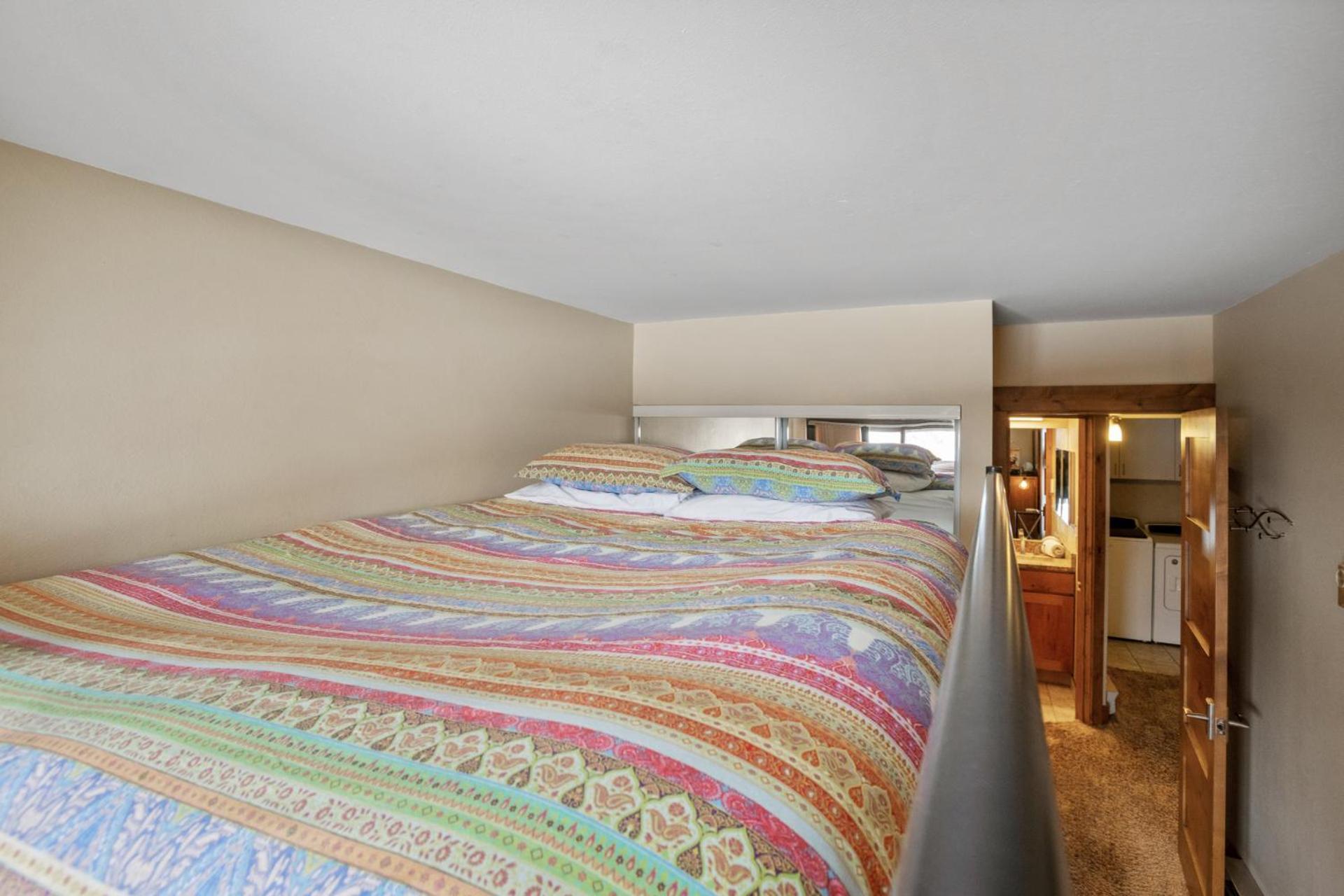 Walk To Slopes, Heated Pool & Hot Tub, Ground Level Unit