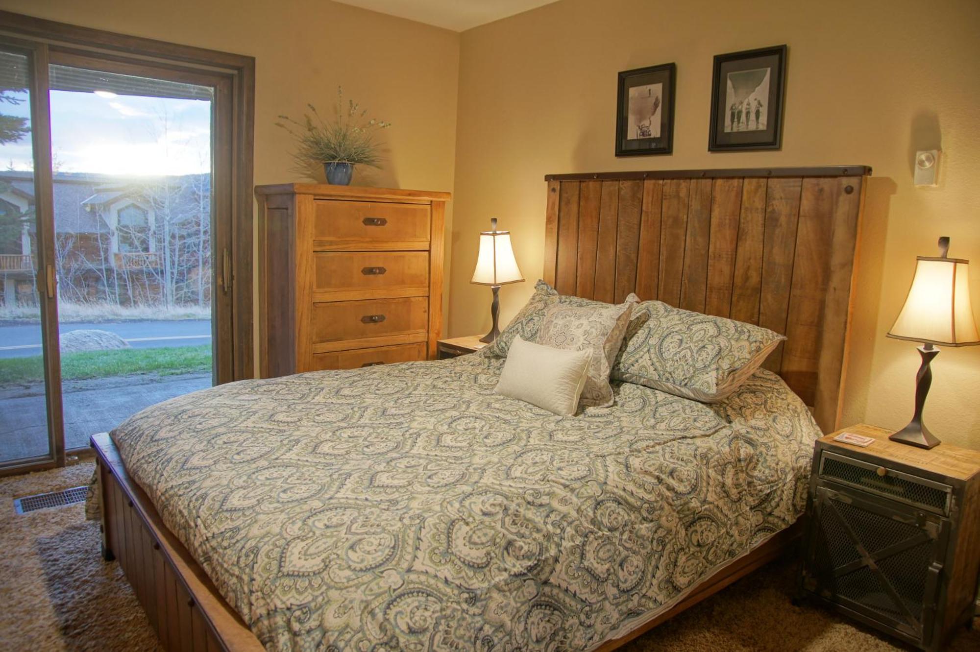Holiday home Heated Pool & Hot Tub, Walk To Slopes, Ground Level Unit Steamboat Springs