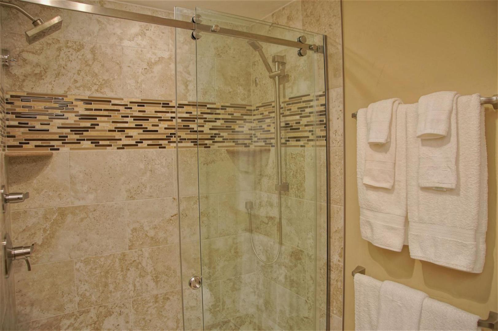 Heated Pool & Hot Tub, Walk To Slopes, Ground Level Unit