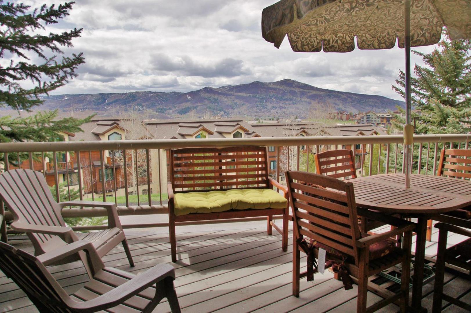 Heated Pool & Hot Tub, Walk To Slopes, Ground Level Unit Holiday home