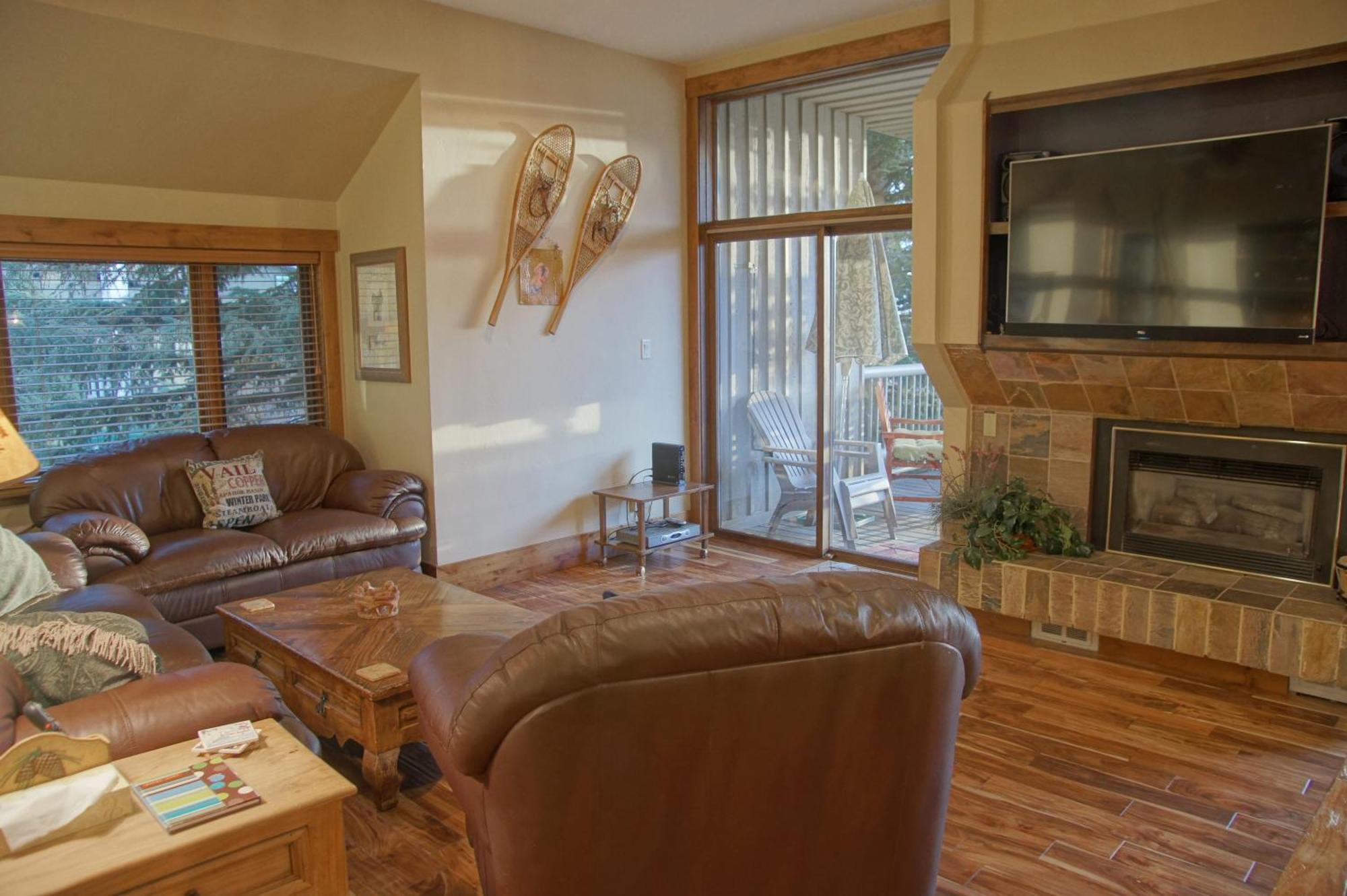 Heated Pool & Hot Tub, Walk To Slopes, Ground Level Unit Holiday home