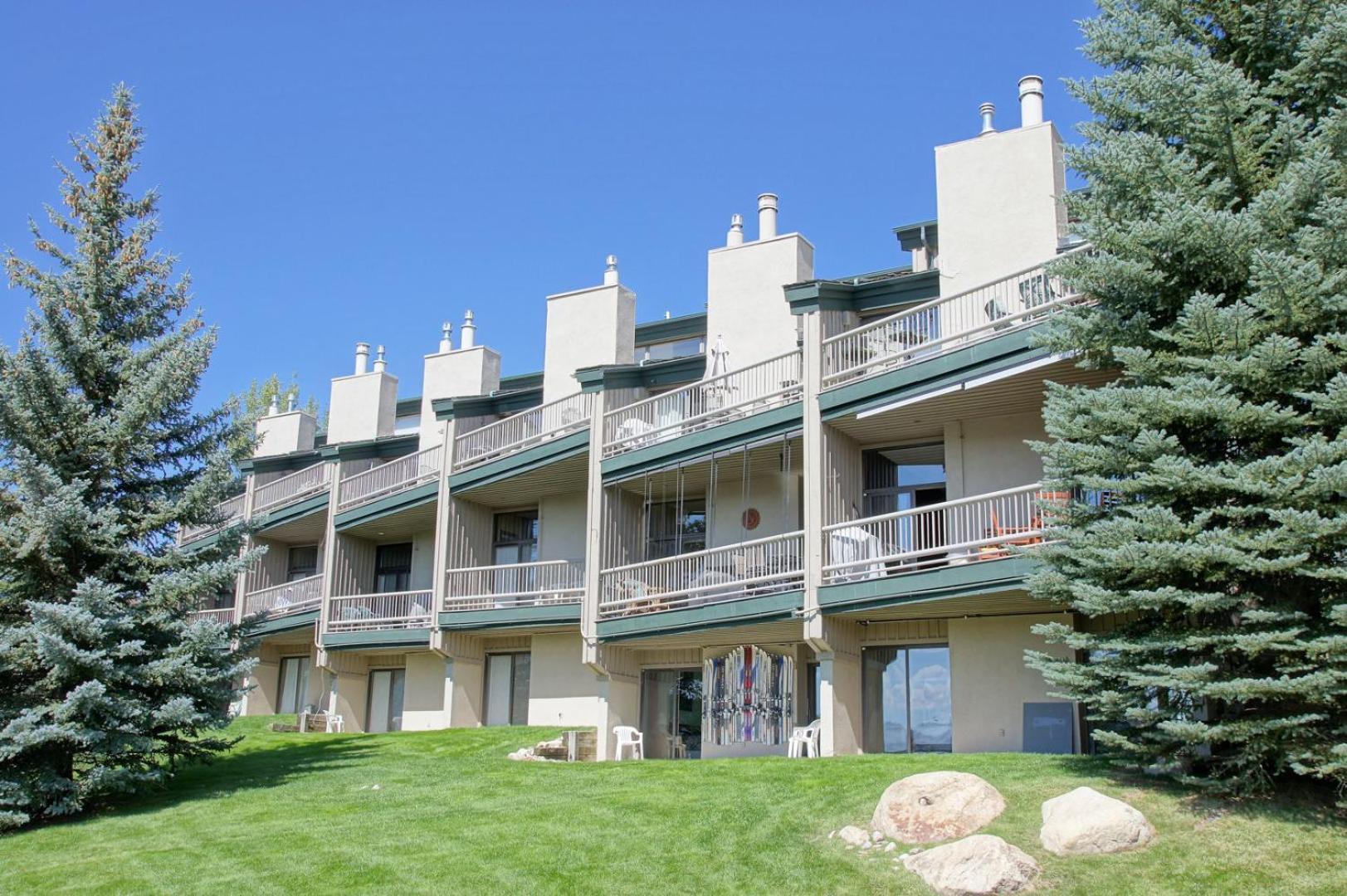 Holiday home Heated Pool & Hot Tub, Walk To Slopes, Ground Level Unit