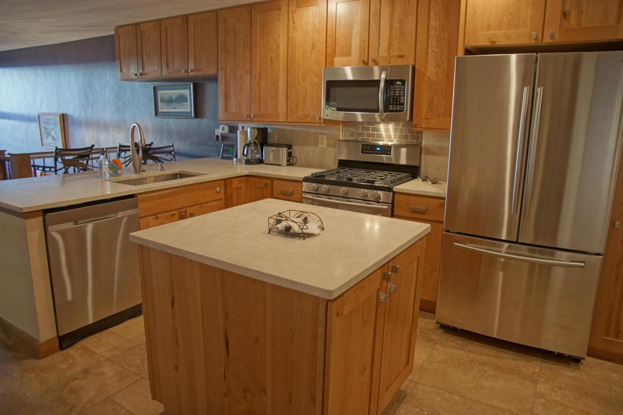 Heated Pool & Hot Tub, Walk To Slopes, Ground Level Unit Steamboat Springs