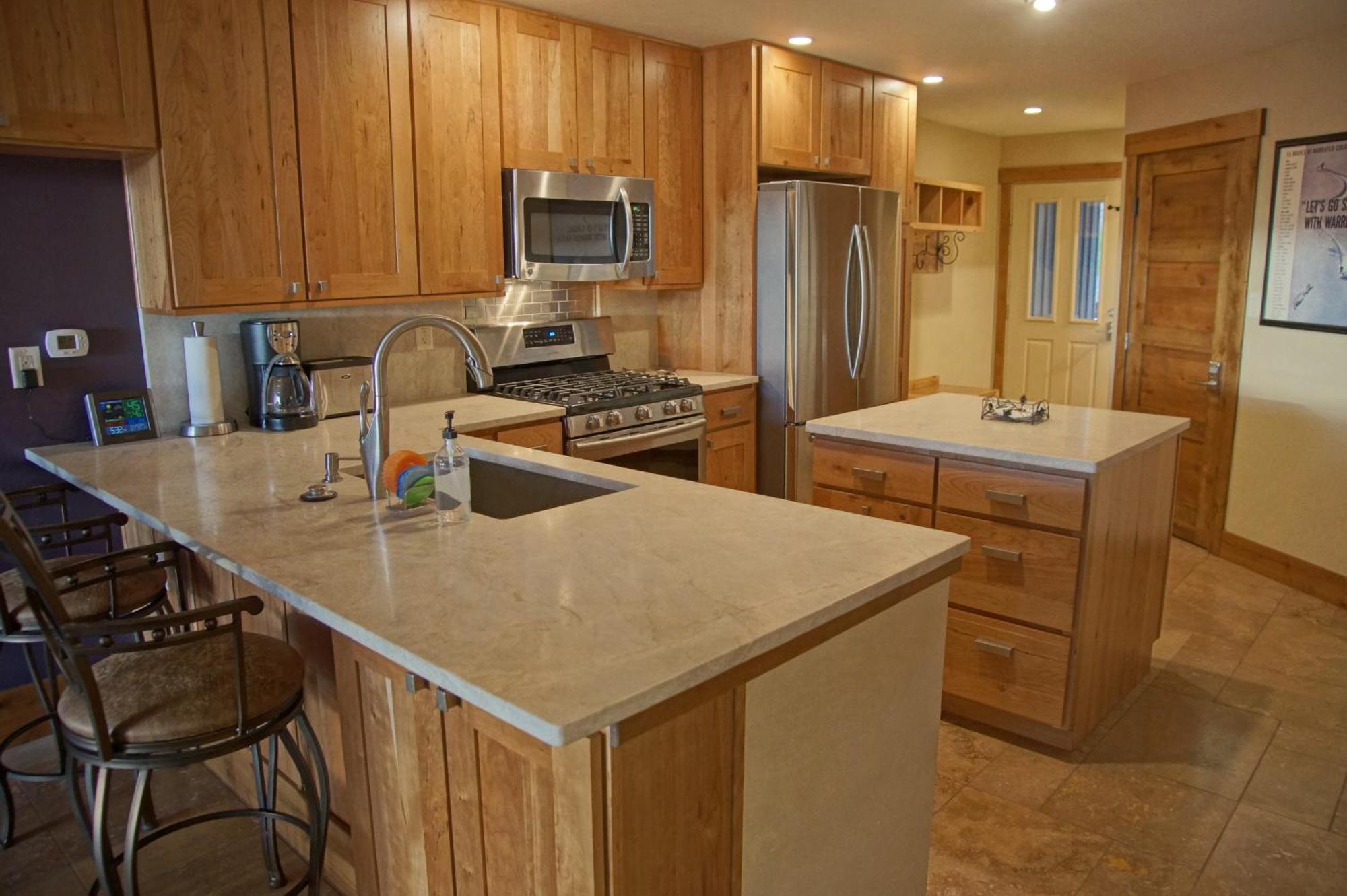 Holiday home Heated Pool & Hot Tub, Walk To Slopes, Ground Level Unit *