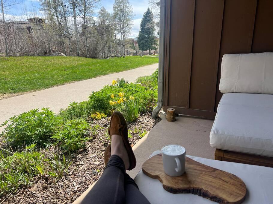 In, Out Cozy Creek Side W Front Yard *