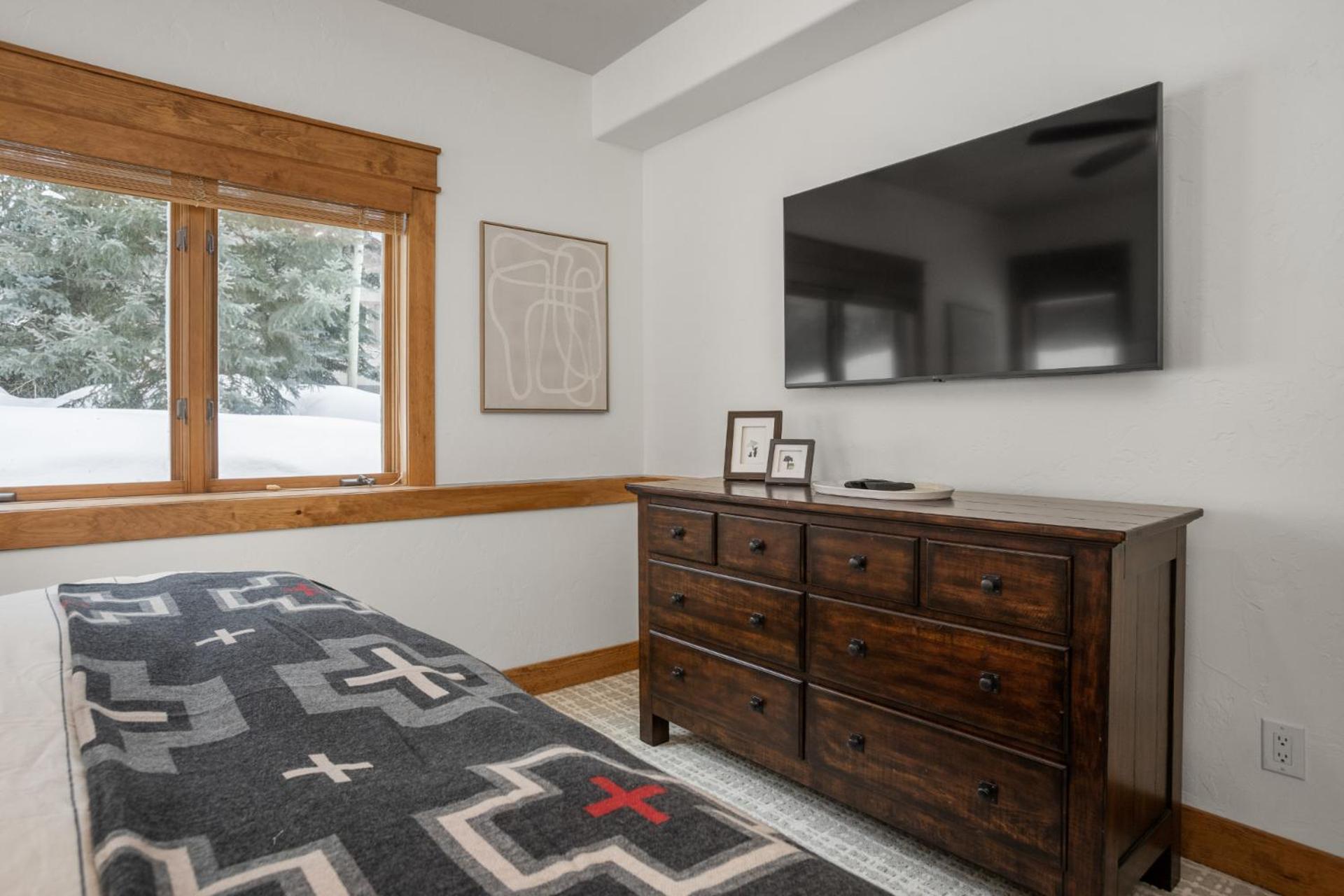 Holiday home Air Conditioning & Heated Garage, Walking Distance To Steamboat Resort, Single Family *