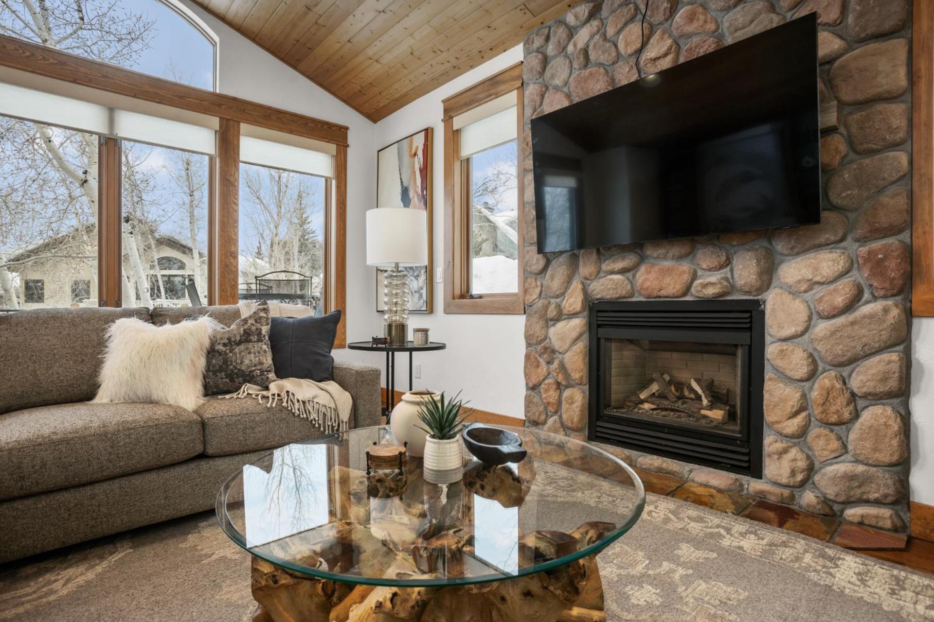 Air Conditioning & Heated Garage, Walking Distance To Steamboat Resort, Single Family Steamboat Springs