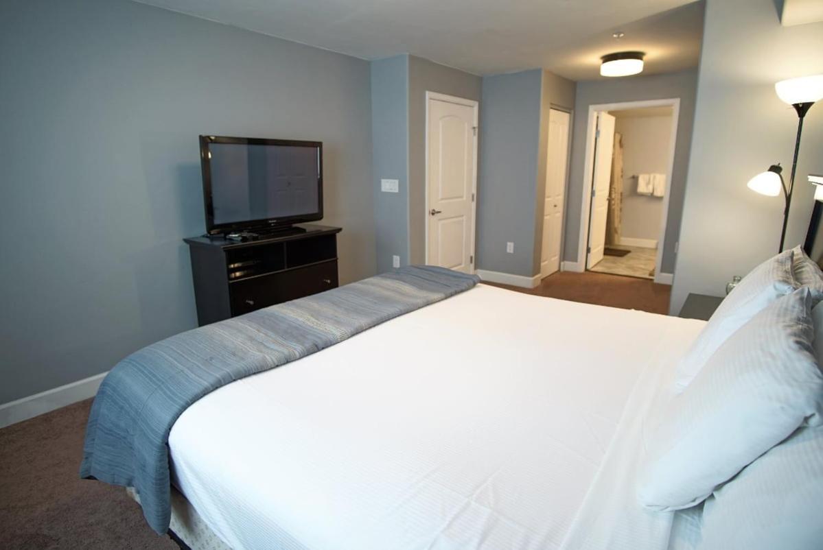 Game Room, Heated Pool, Hot Tubs, Private Washer Dryer Holiday home