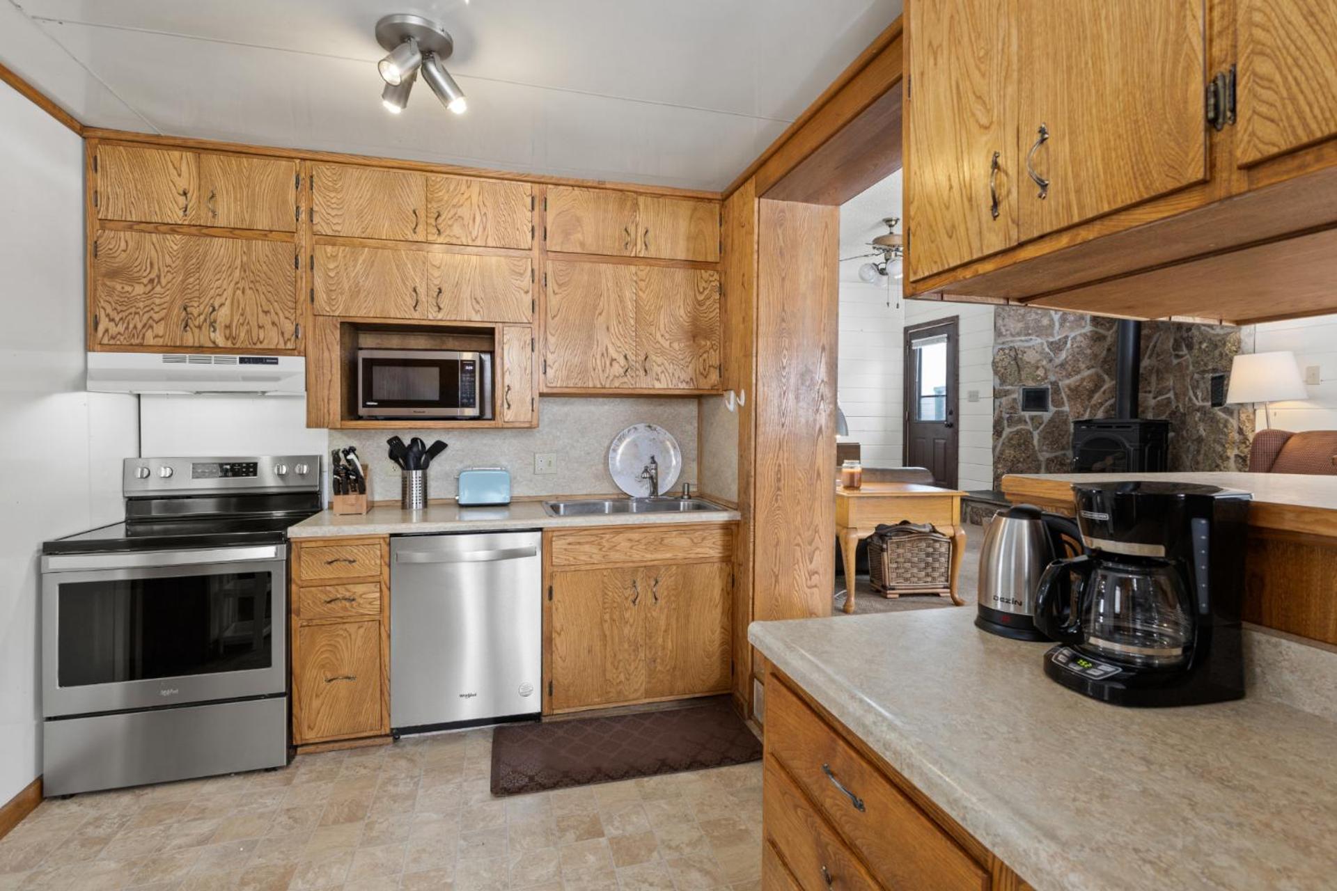 Holiday home Pet Friendly, Wood Burning Fireplace, On Bus Route, Easy Walk To Main Street