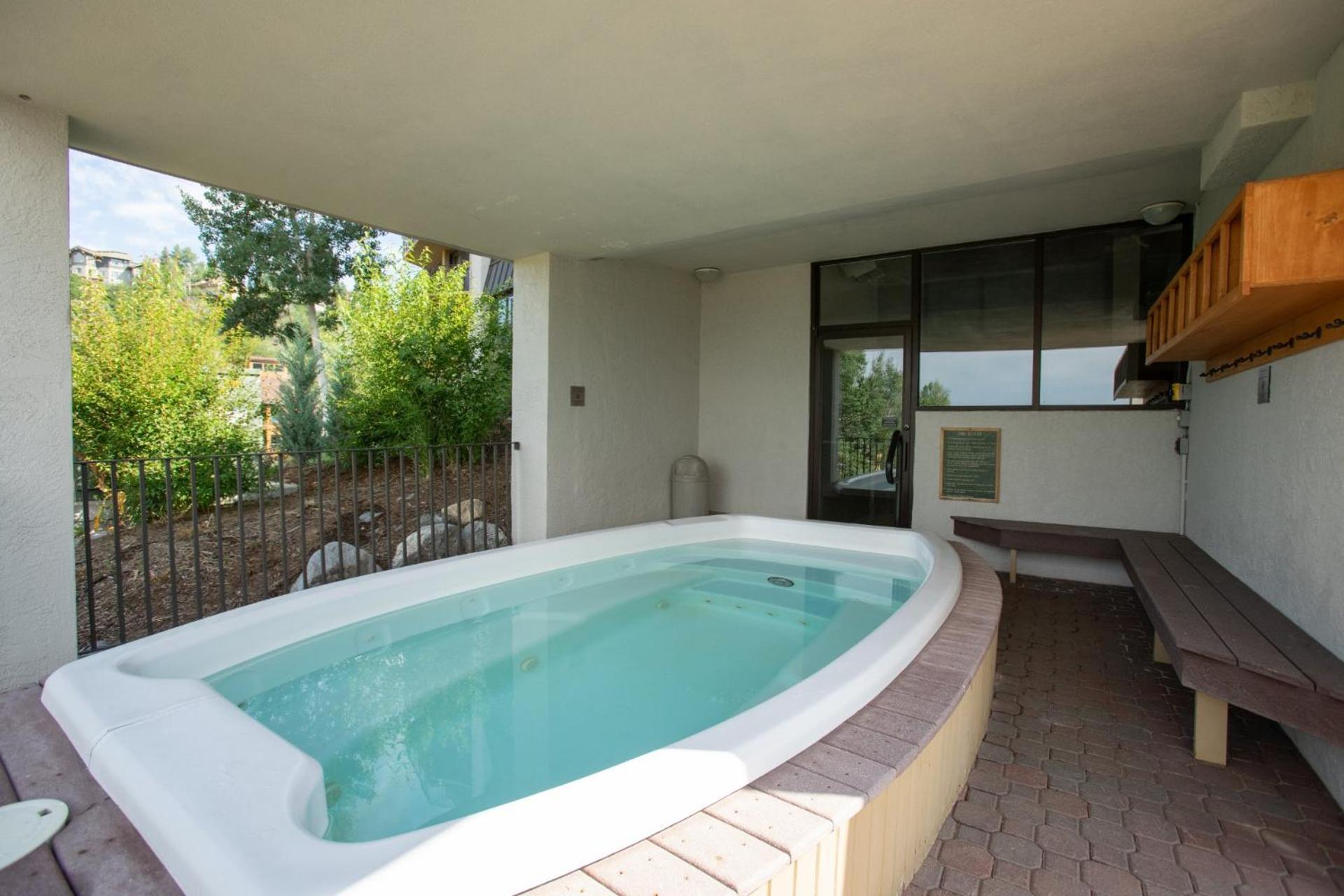Pool, Hot Tub, Sauna, Amazing Area Views, Partially Covered Patio *