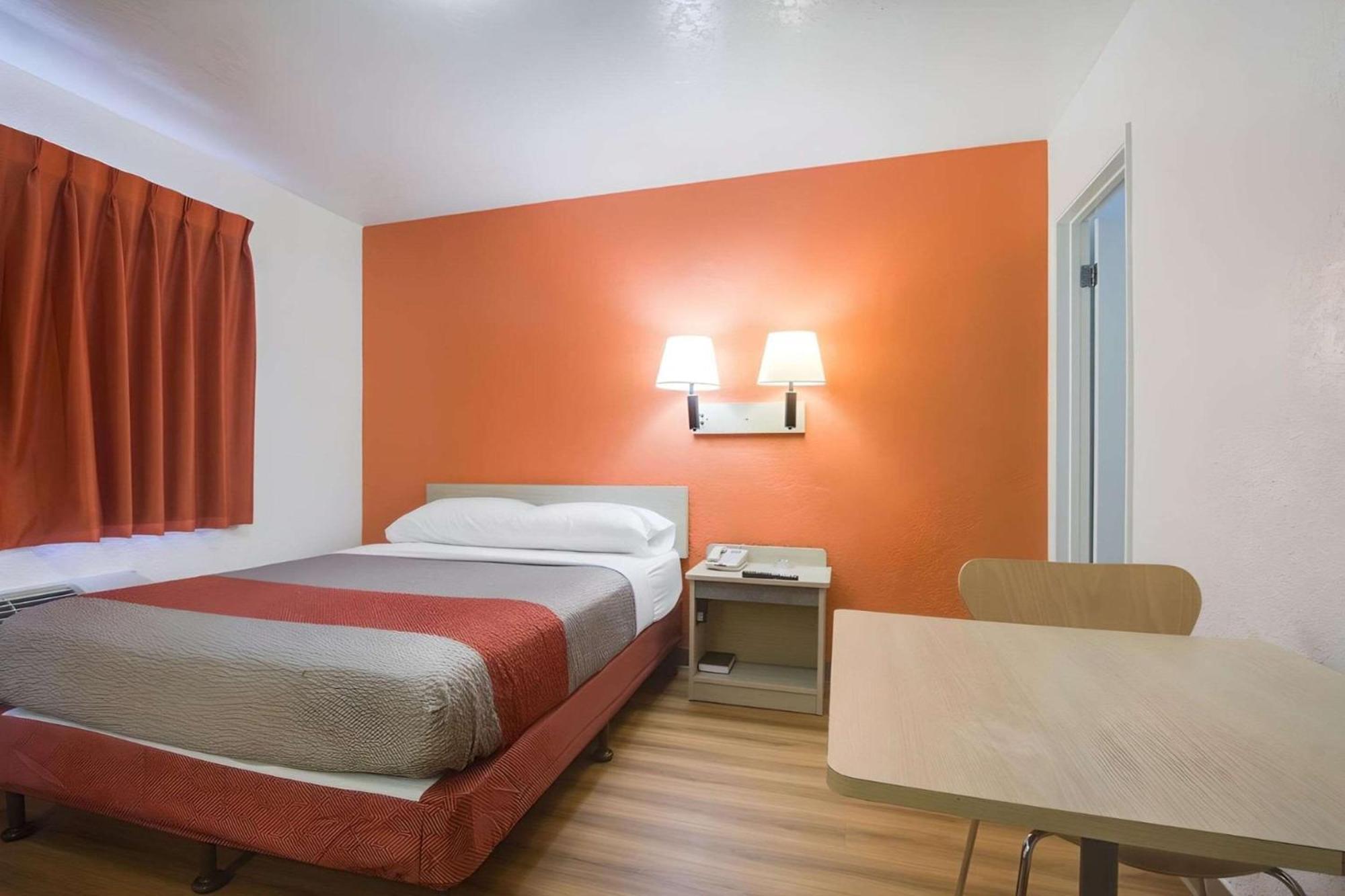 Park By Radisson, 2* Lakewood