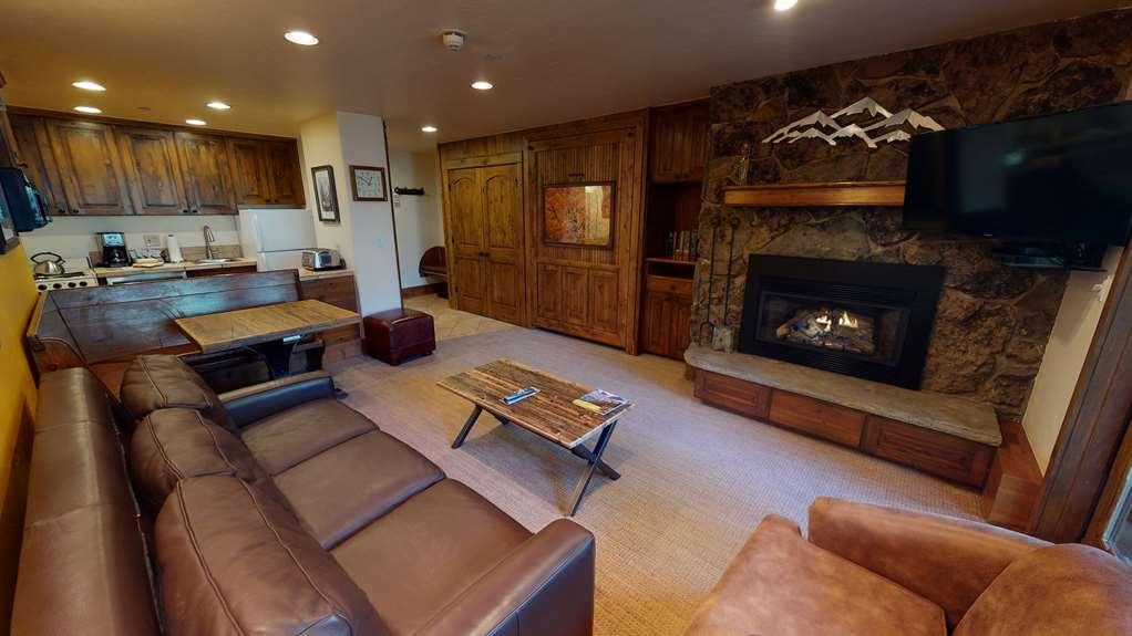 Lodge Manor *