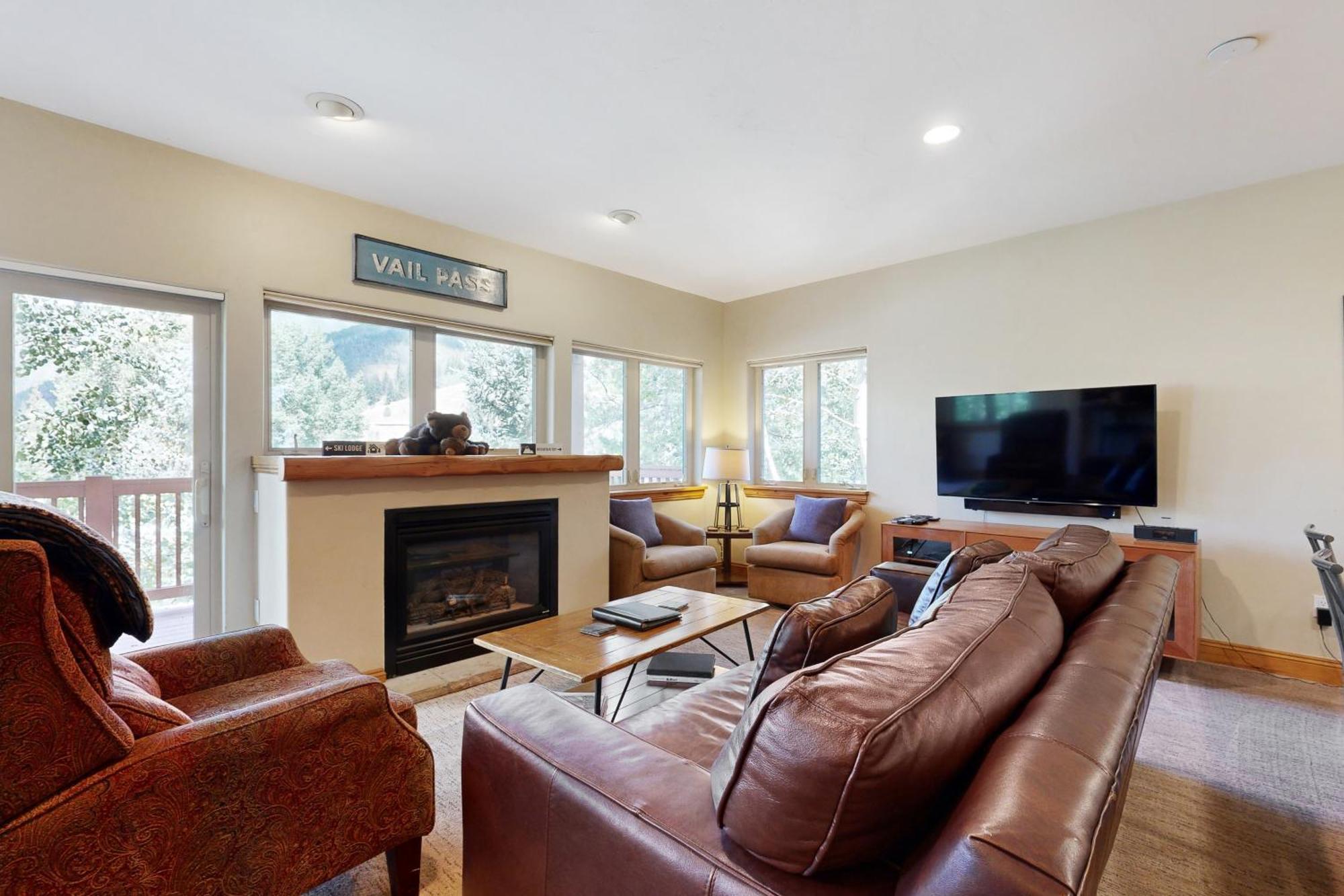 Apartment Beautiful East 3 Bedroom W/hot Tub On Shuttle Route. Vail