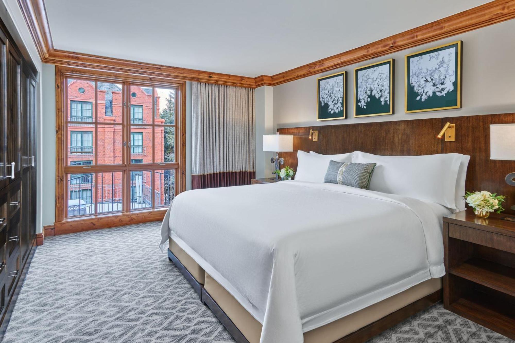 St. Regis Club, Hotel