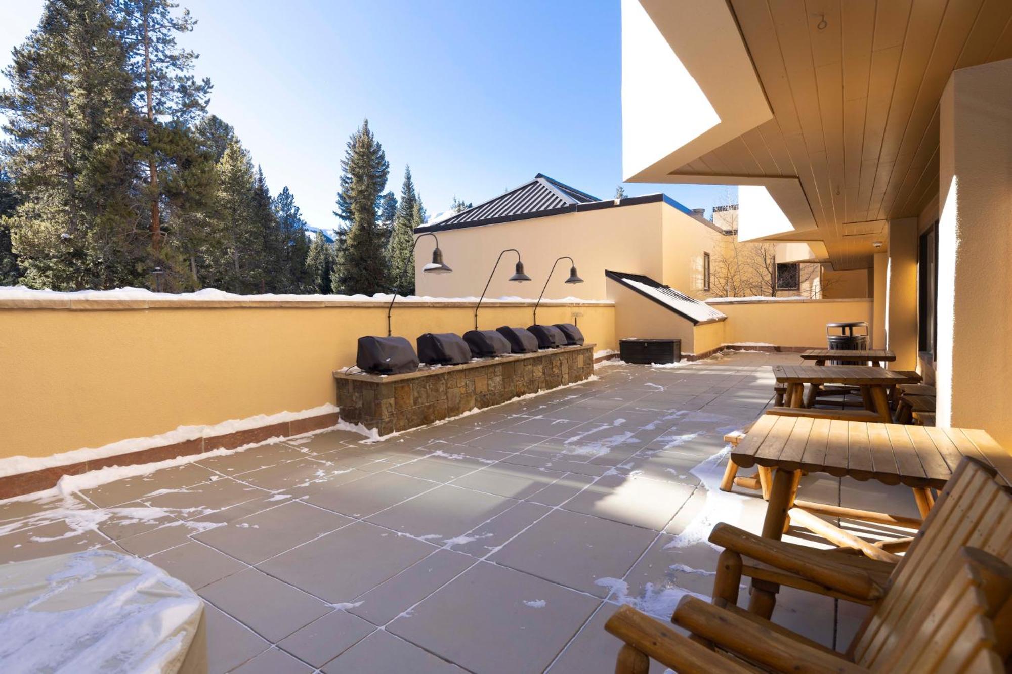 New! Marriott Slope View & Summer Luxury Sleeps 4 Full Kitchen, Amenities & Paid Parking *