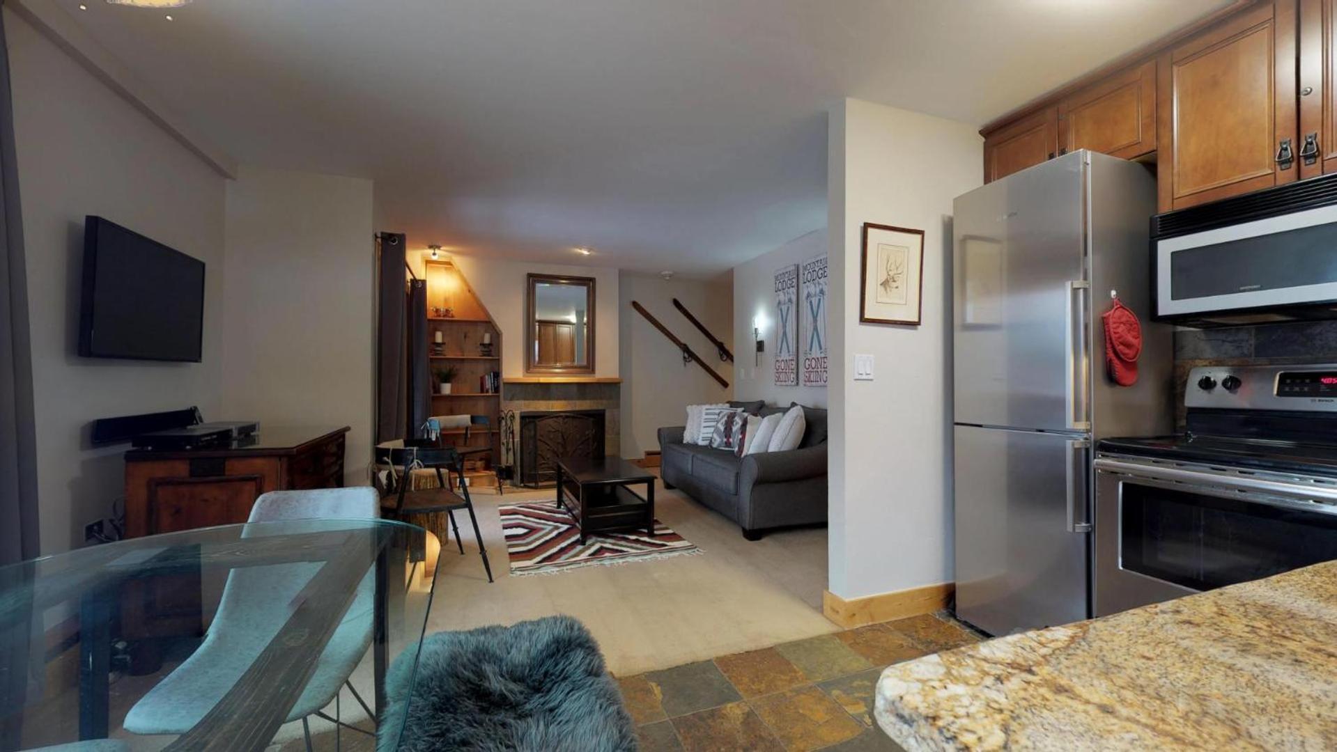 21 - Coraltree Collection Vail
