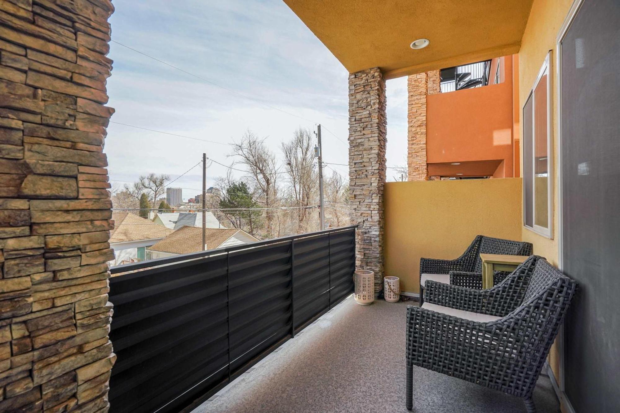 The Chestnut Downtown Rooftop Deck W Firepit Holiday home *