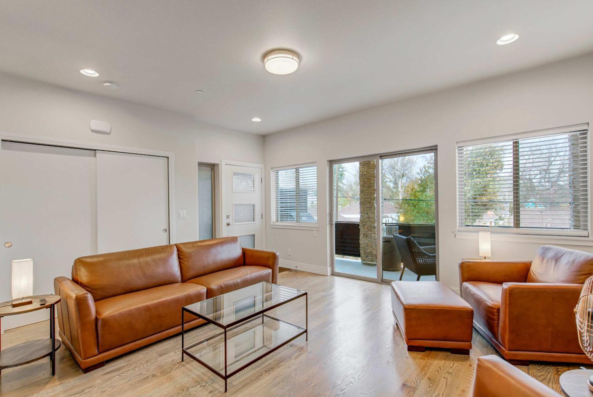 The Chestnut Downtown Rooftop Deck W Firepit Holiday home *