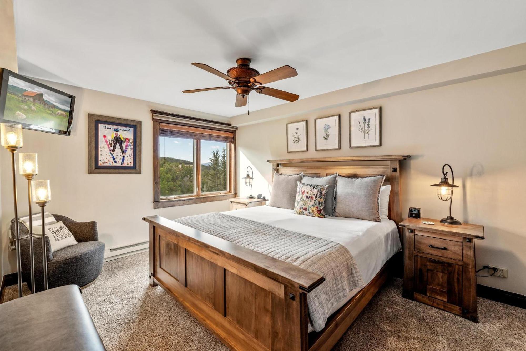 Bear Claw 301 - Ski-in Ski-out Condo! *