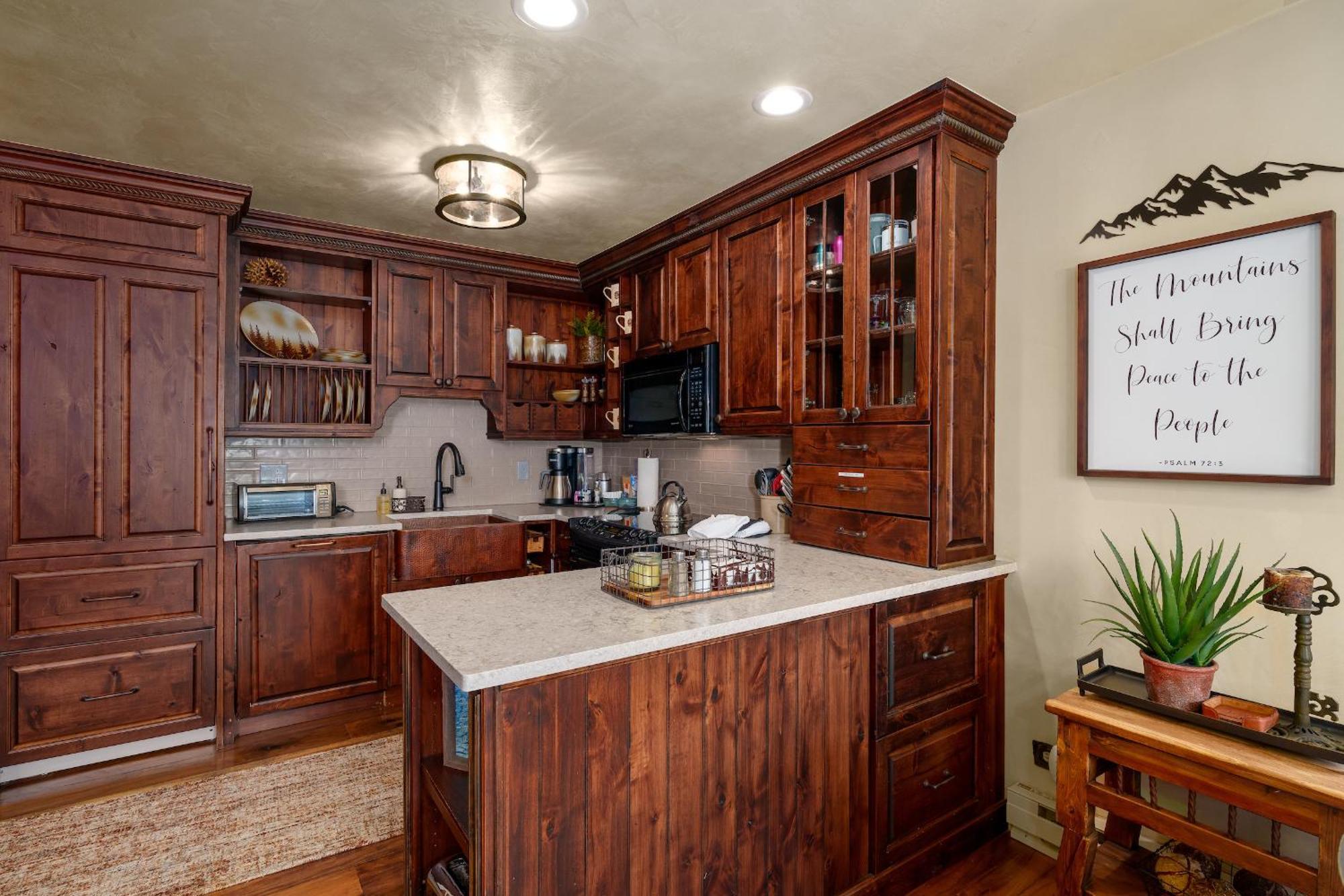 Bear Claw 301 - Ski-in Ski-out Condo!