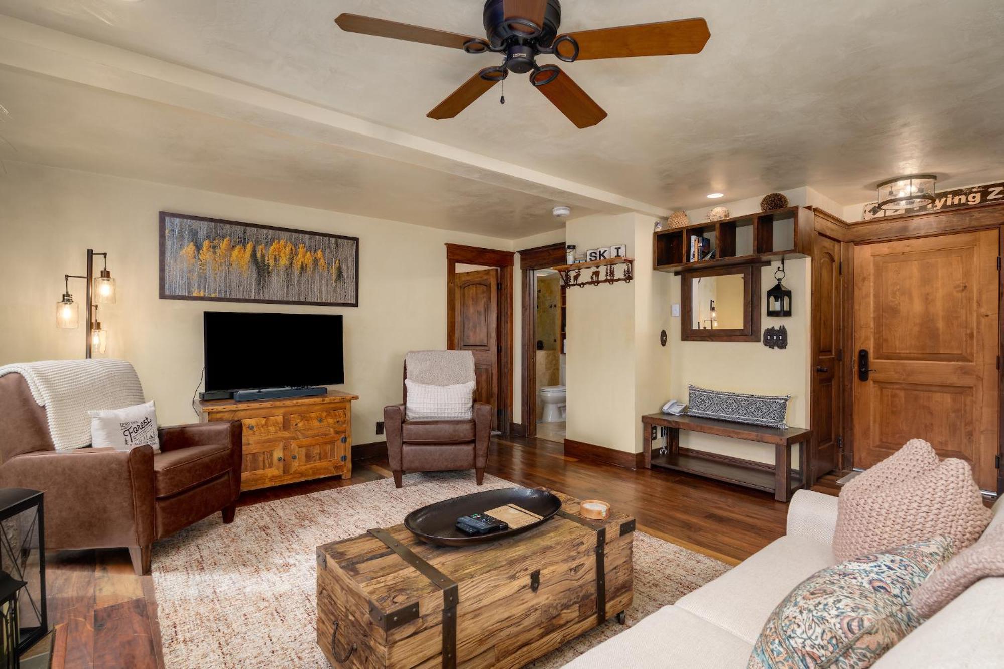 Apartment Bear Claw 301 - Ski-in Ski-out Condo! *
