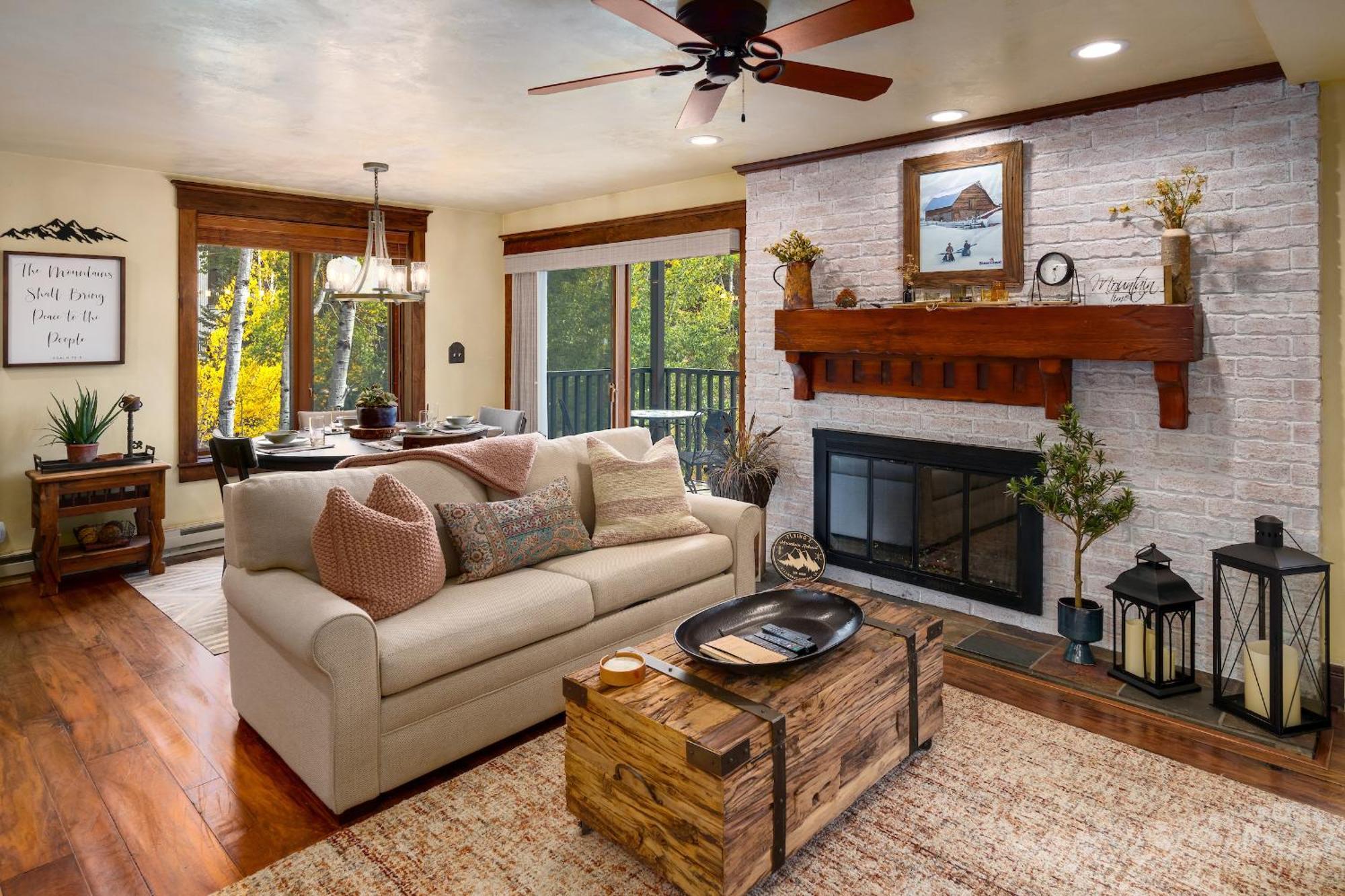 Bear Claw 301 - Ski-in Ski-out Condo! Steamboat Springs