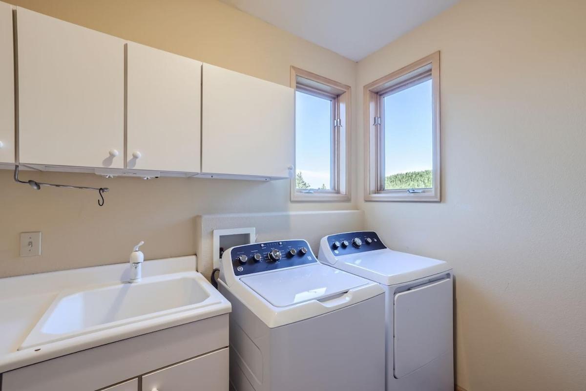 Secluded Mountain Sanctuary 4br Family Friendly Evergreen