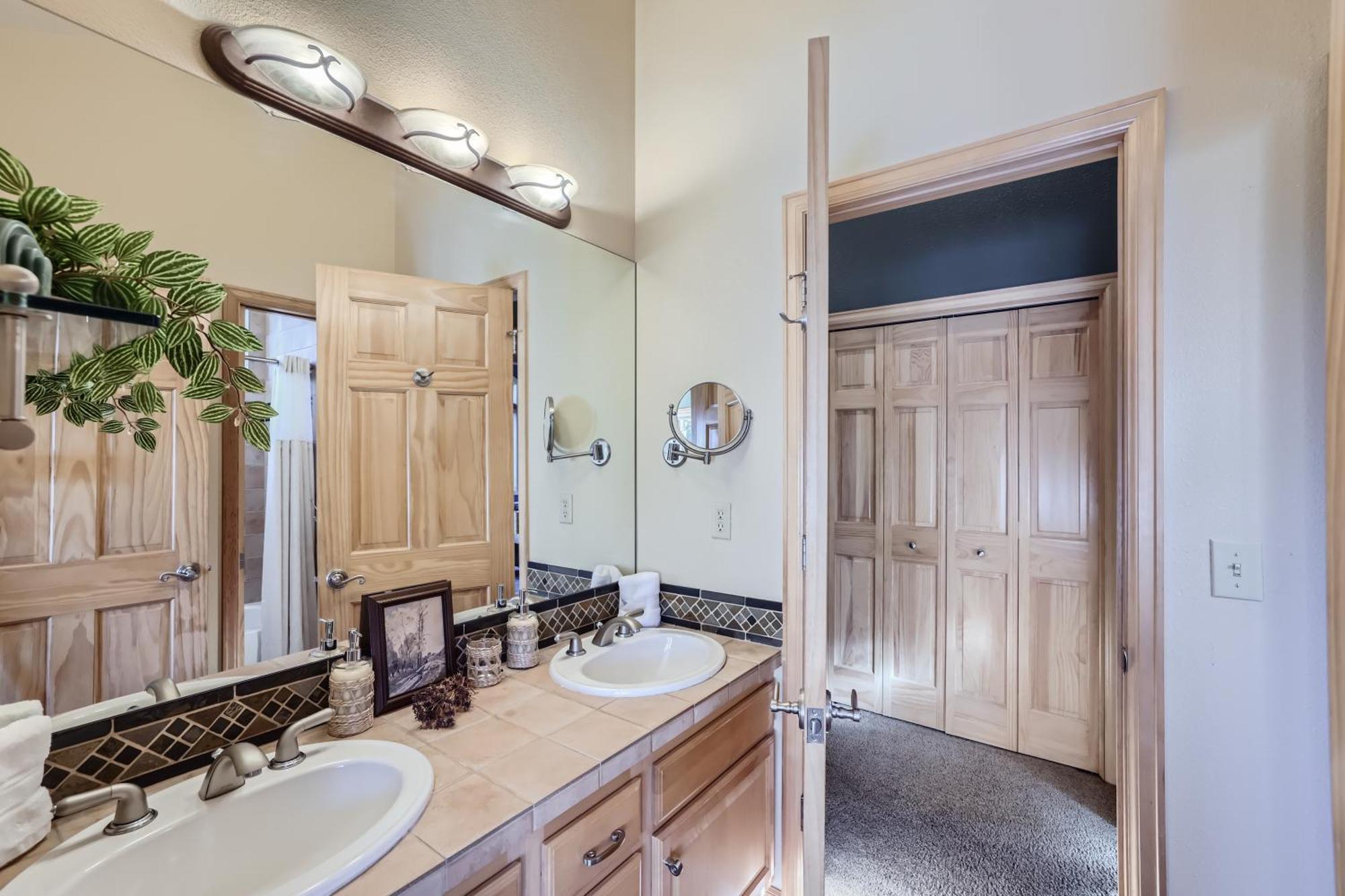Secluded Mountain Sanctuary 4br Family Friendly * Evergreen