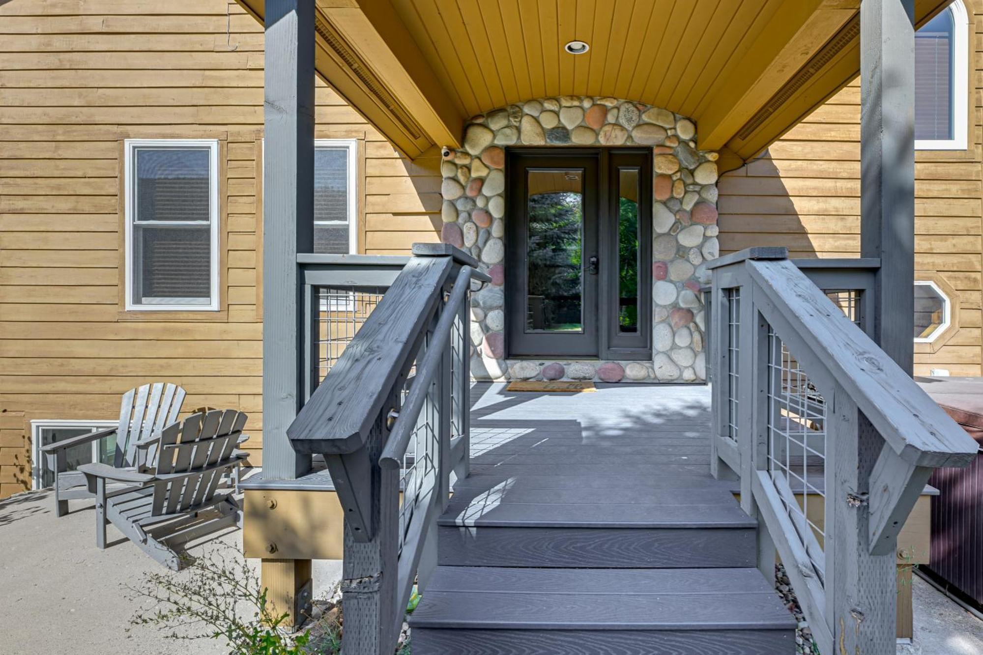 Duplex In Quiet Family Neighborhood 1 Mi To Skiing Holiday home