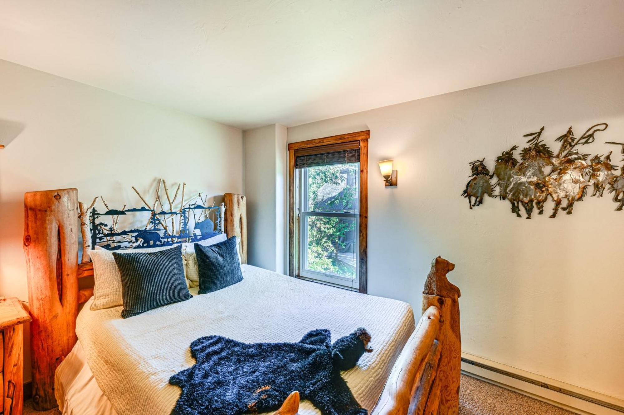Duplex In Quiet Family Neighborhood 1 Mi To Skiing Holiday home