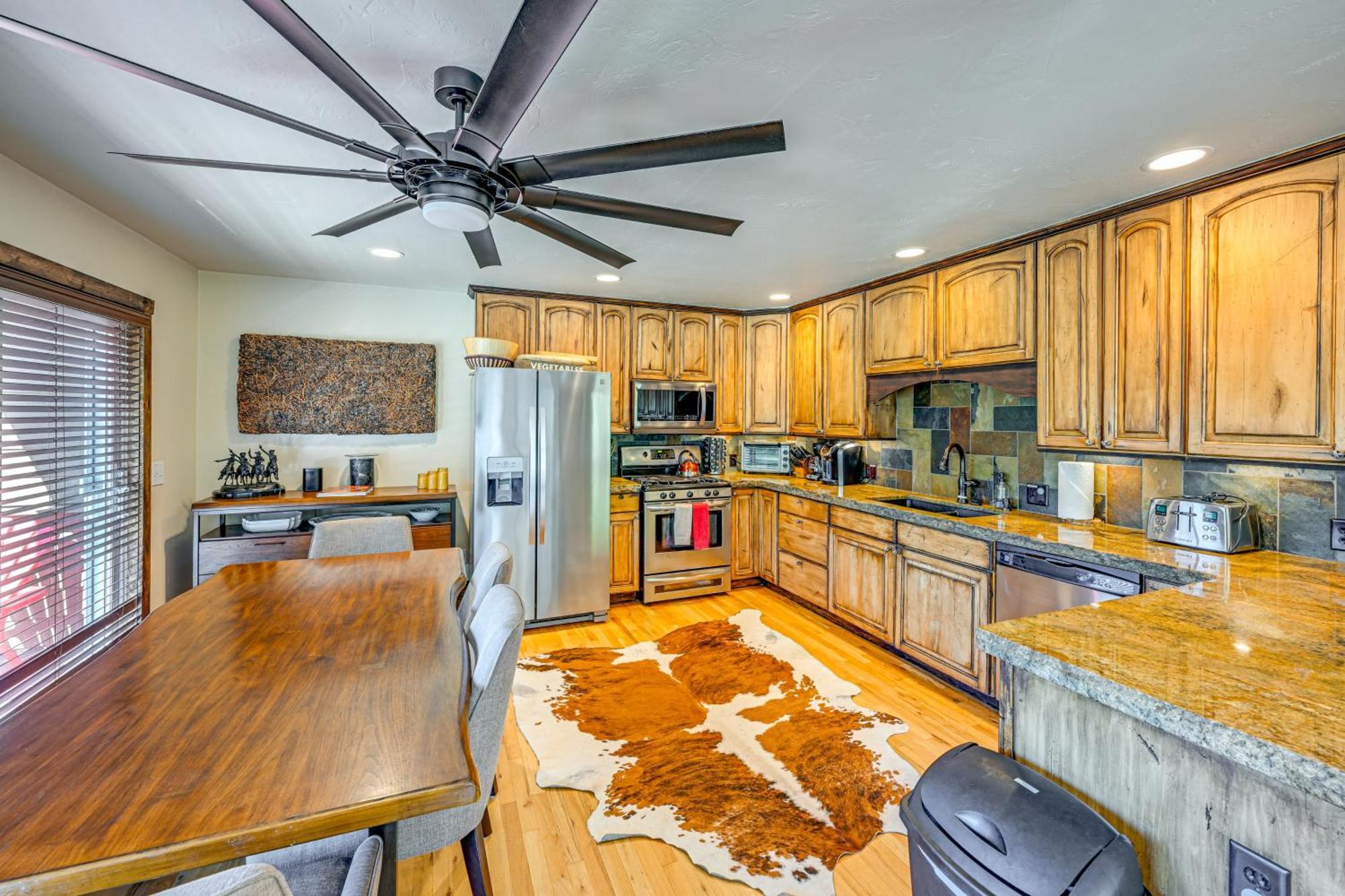 Duplex In Quiet Family Neighborhood 1 Mi To Skiing *