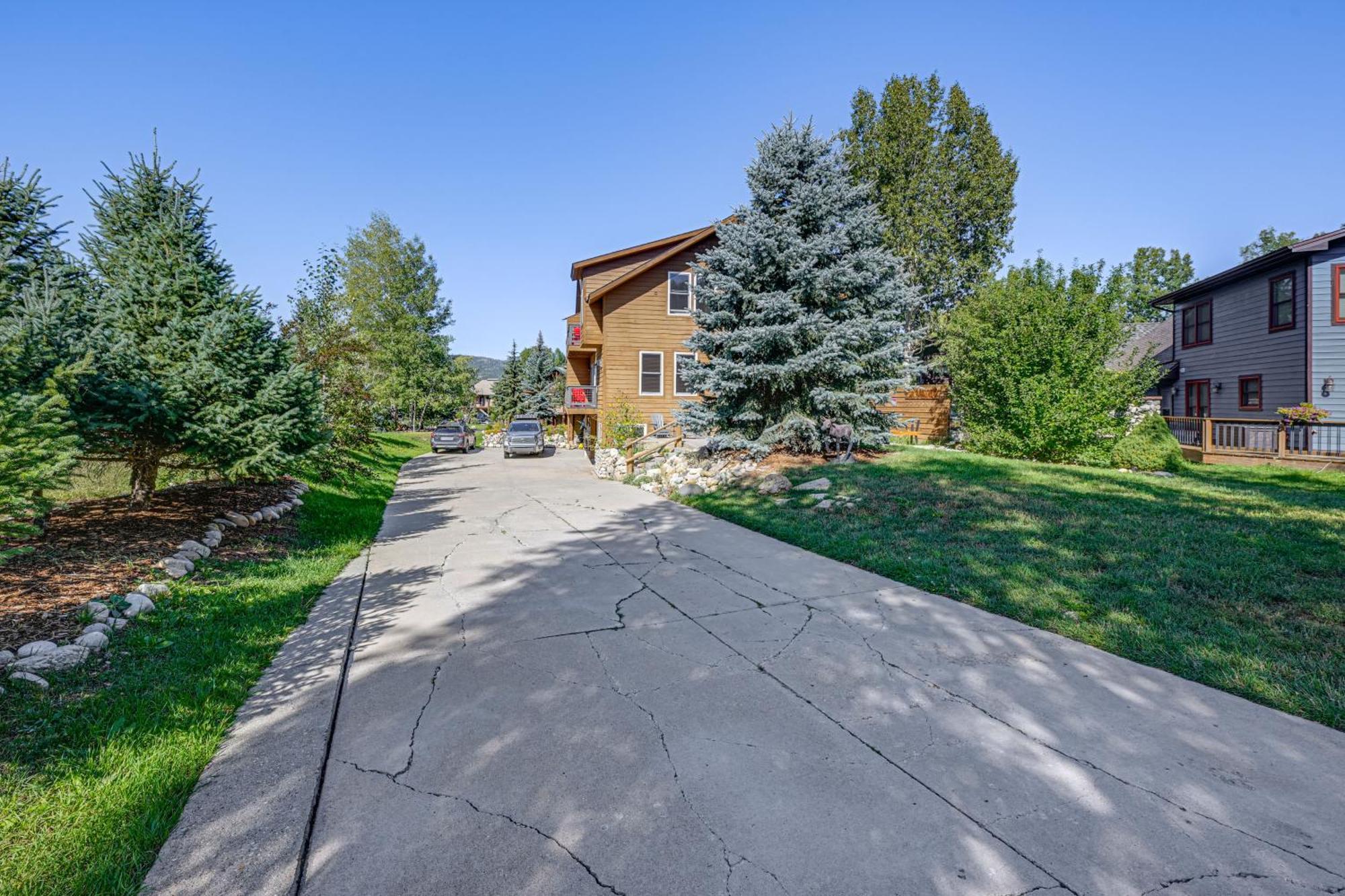 Duplex In Quiet Family Neighborhood 1 Mi To Skiing Steamboat Springs