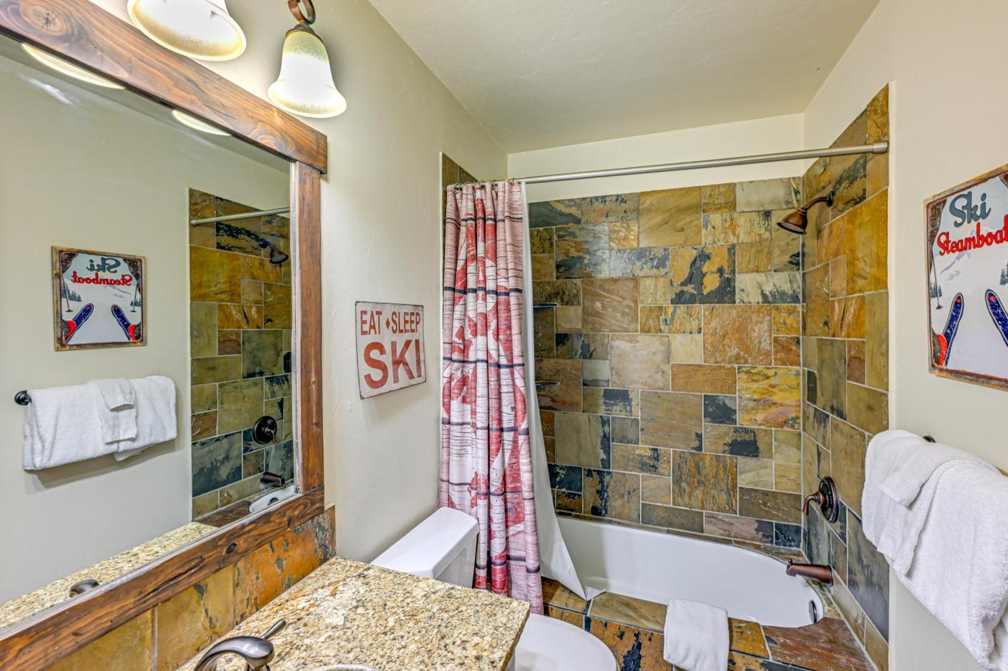 Duplex In Quiet Family Neighborhood 1 Mi To Skiing Holiday home *