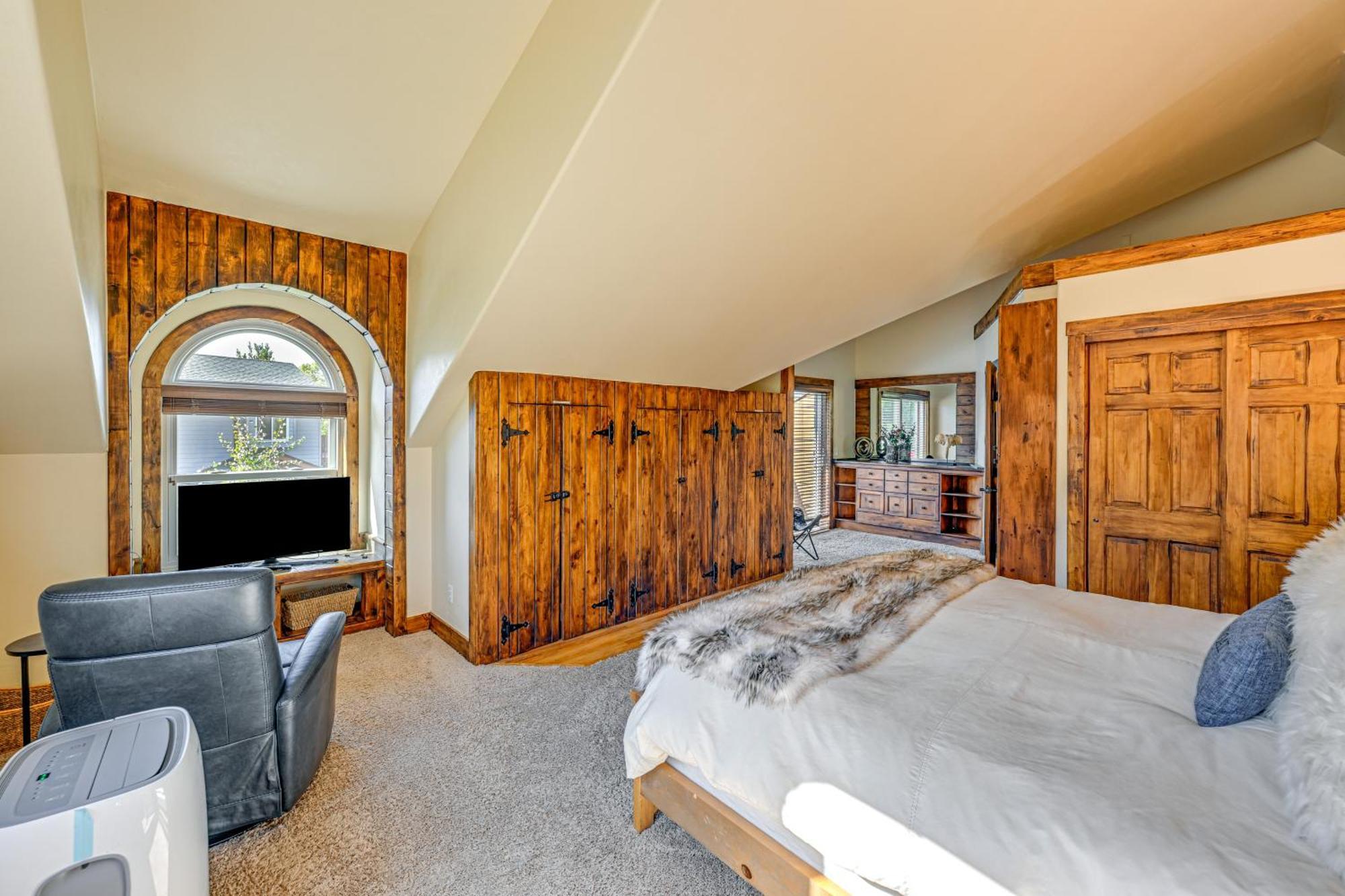 Duplex In Quiet Family Neighborhood 1 Mi To Skiing Holiday home Steamboat Springs