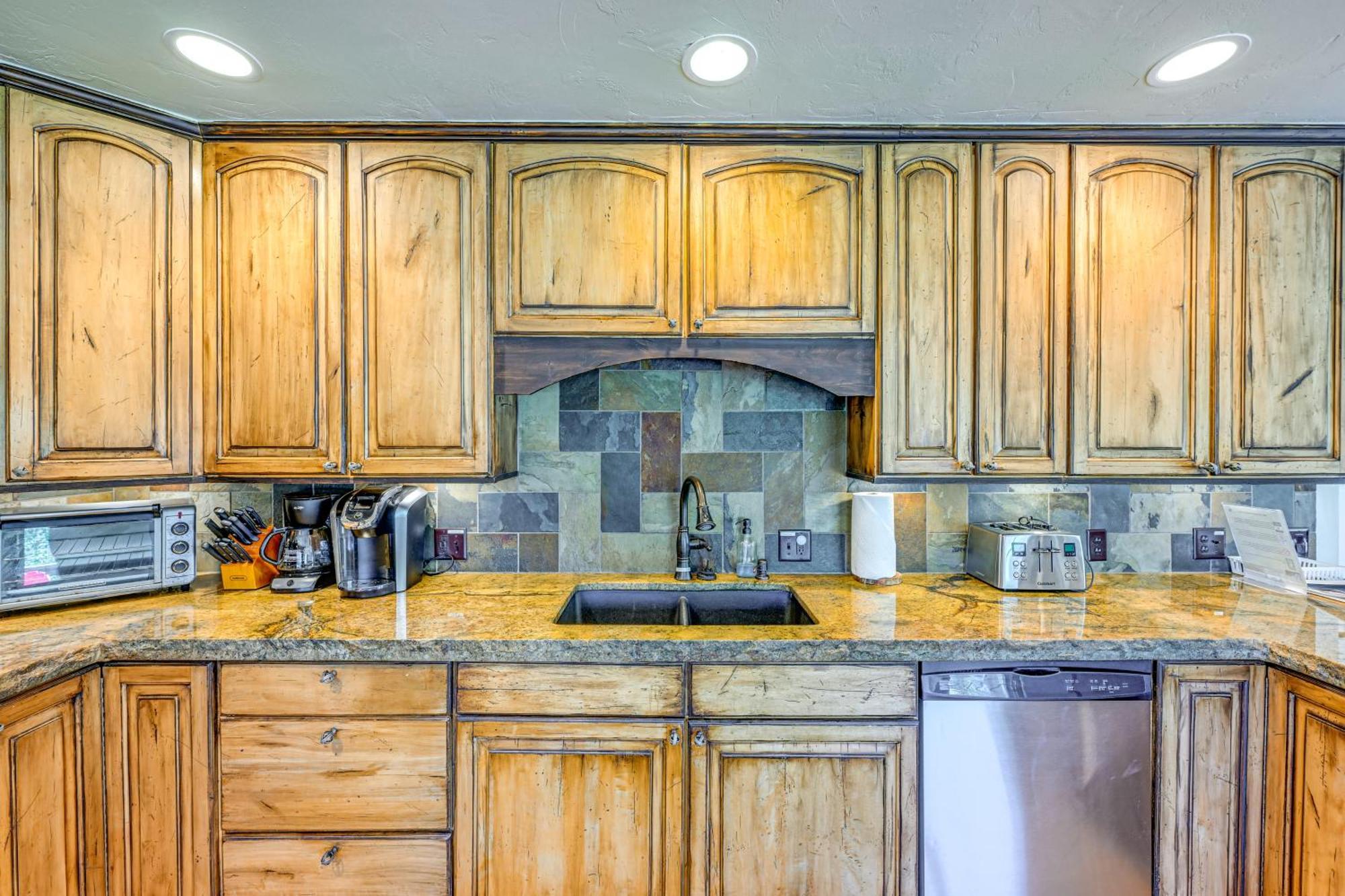Duplex In Quiet Family Neighborhood 1 Mi To Skiing * Steamboat Springs