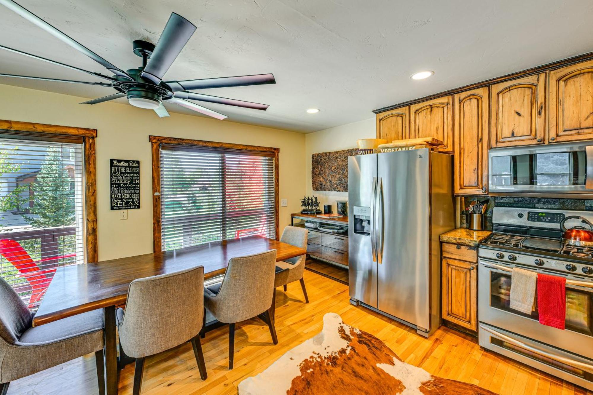 Duplex In Quiet Family Neighborhood 1 Mi To Skiing *