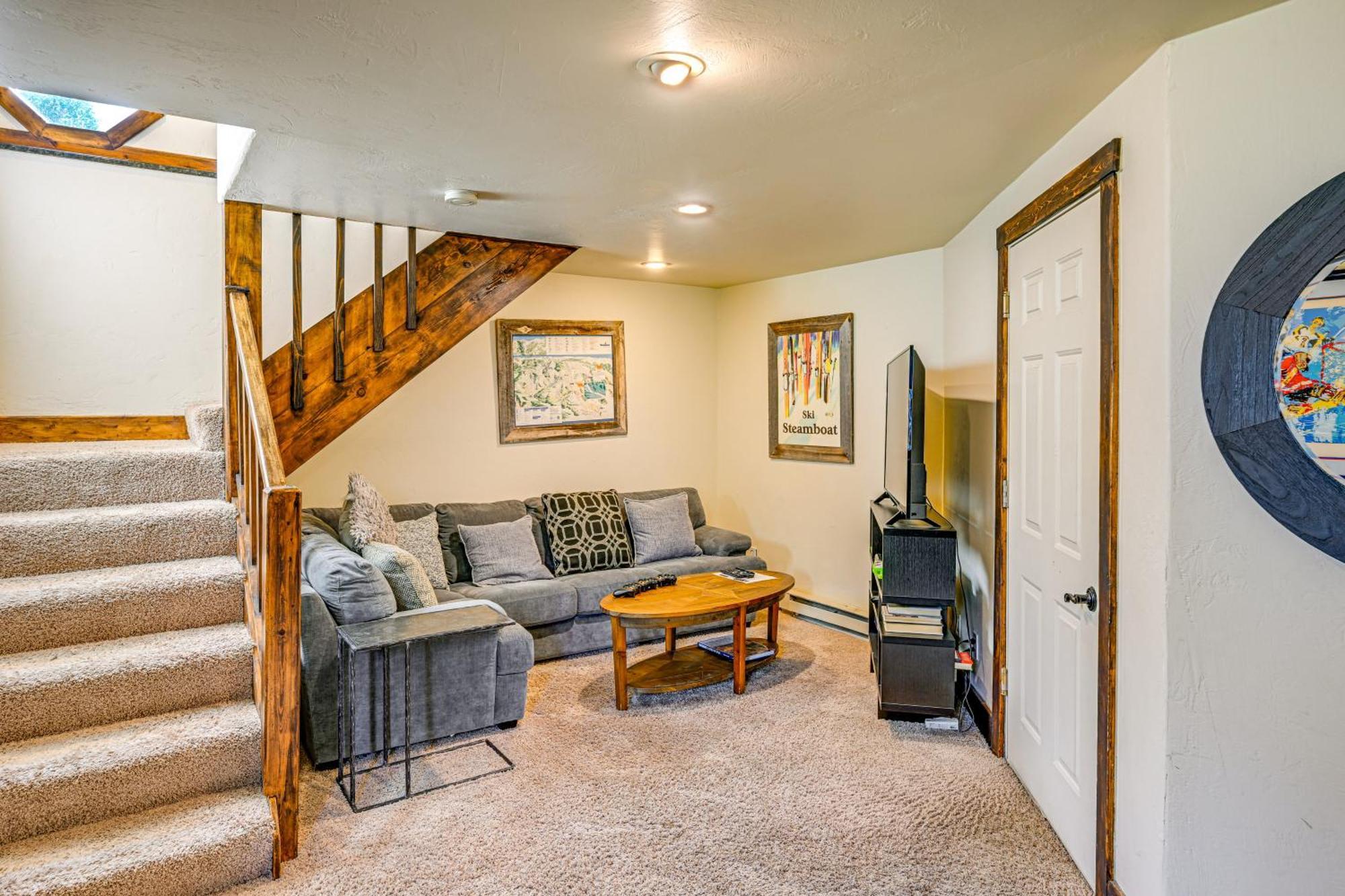 Duplex In Quiet Family Neighborhood 1 Mi To Skiing Steamboat Springs