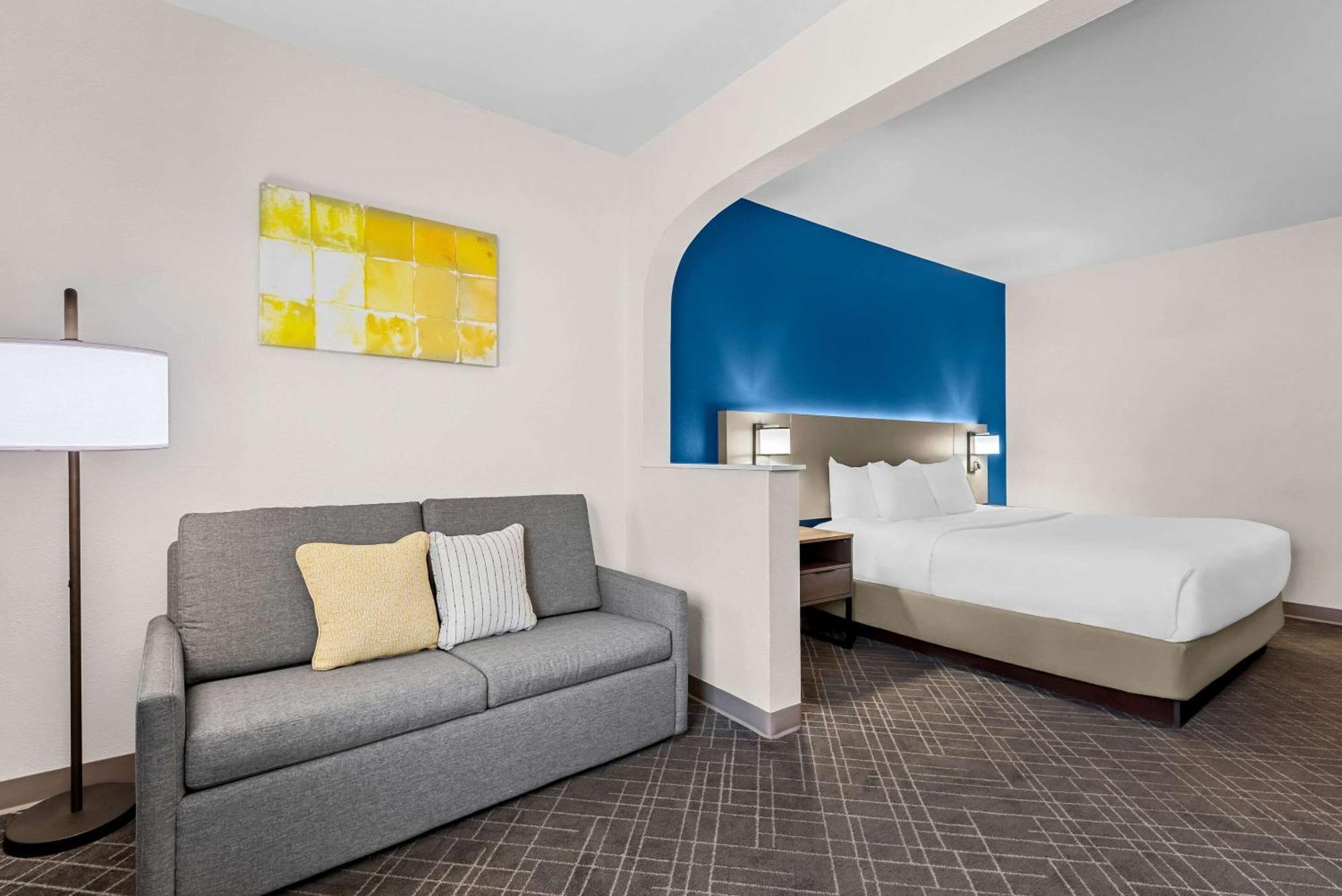 Comfort Denver North - 3*